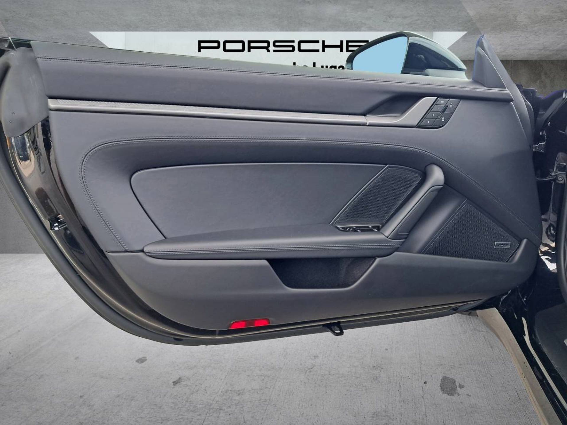 PORSCHE 911 Carrera 4S-image-23
