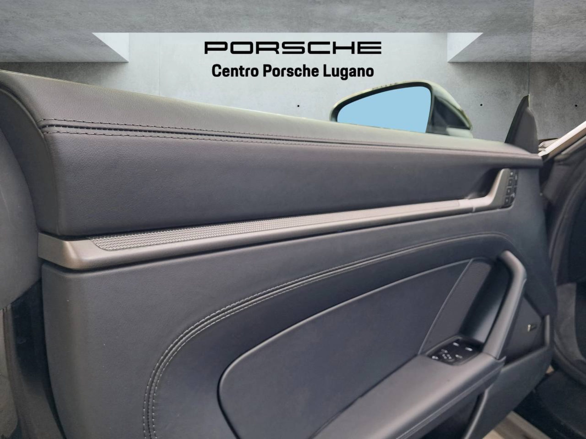 PORSCHE 911 Carrera 4S-image-29