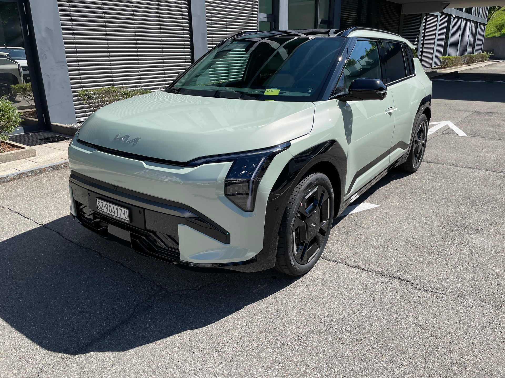 KIA EV3 81,4 kWh GT-Line mit GT-Line Pack, Panoramadach und AHK
