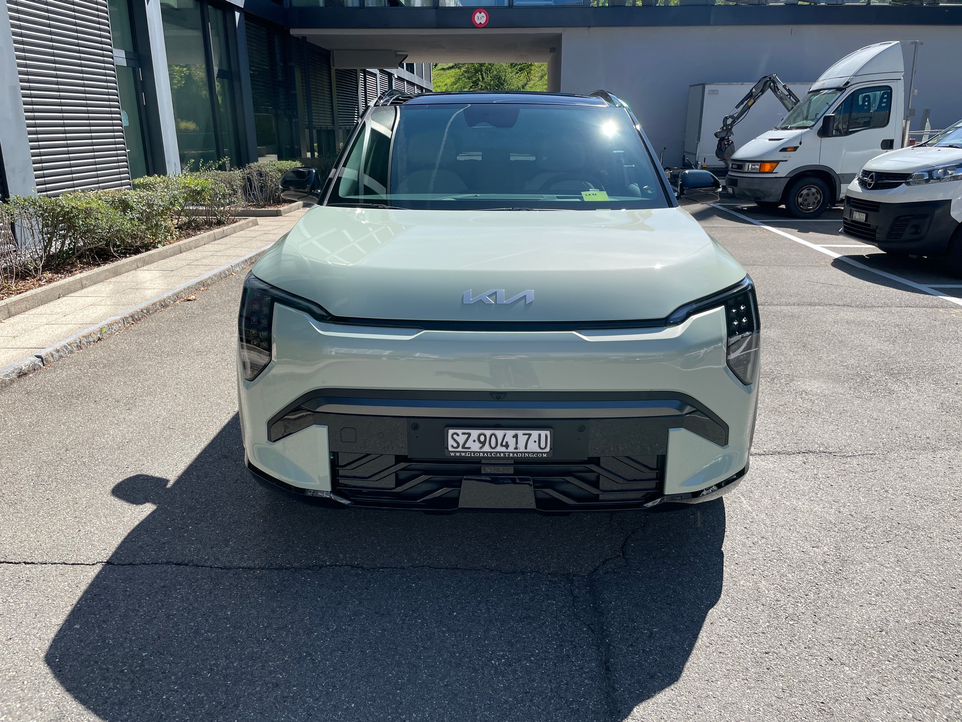 KIA EV3 81,4 kWh GT-Line mit GT-Line Pack, Panoramadach und AHK-showroom-element-1