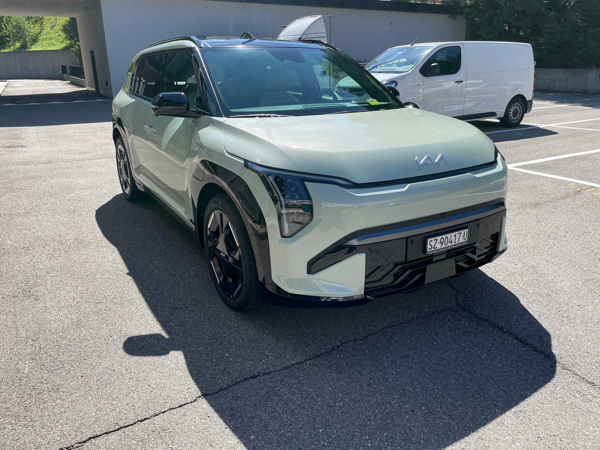 KIA EV3 81,4 kWh GT-Line mit GT-Line Pack, Panoramadach und AHK-showroom-element-2