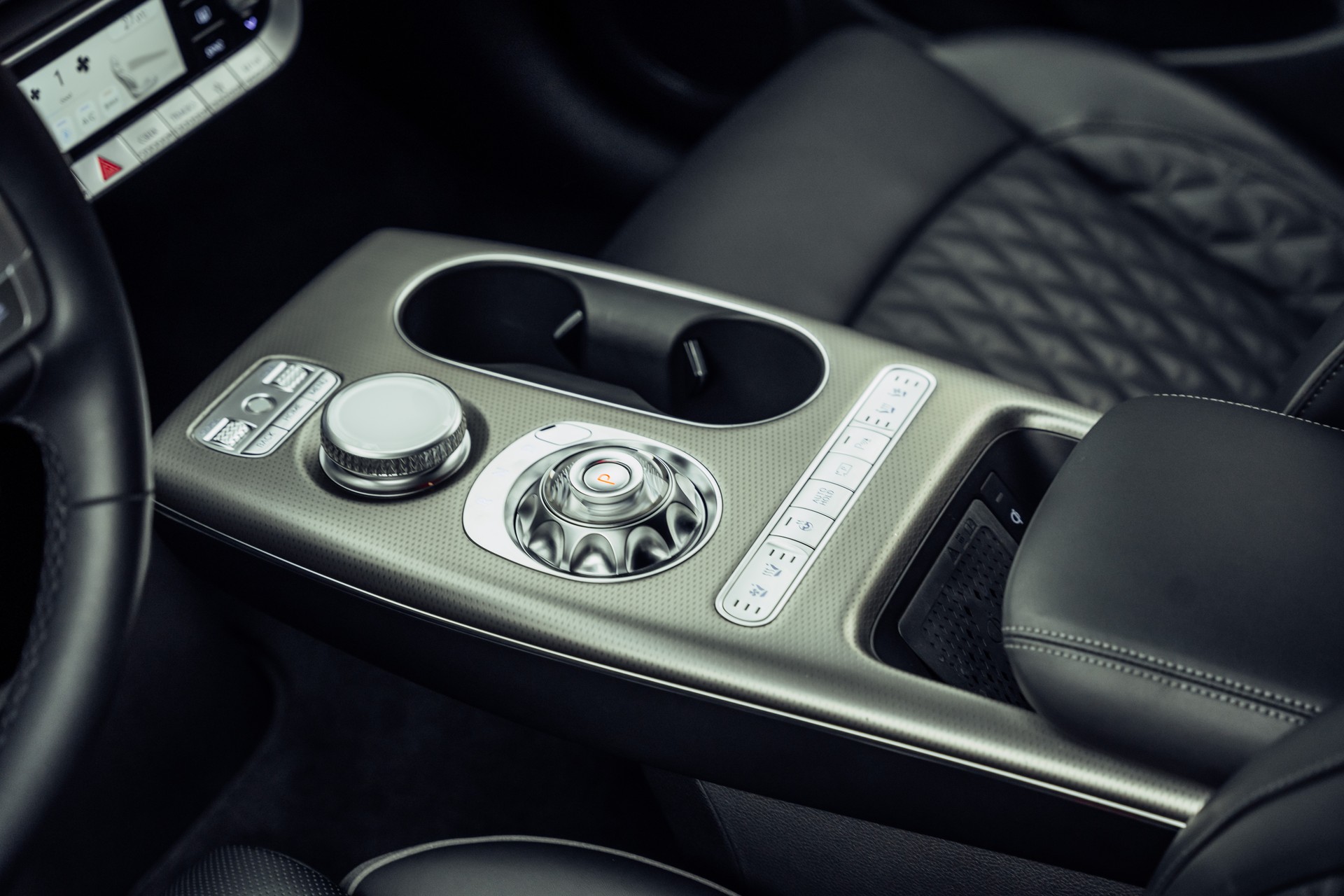 GENESIS GV60 77.4 kWh Sport Plus AWD-image-11