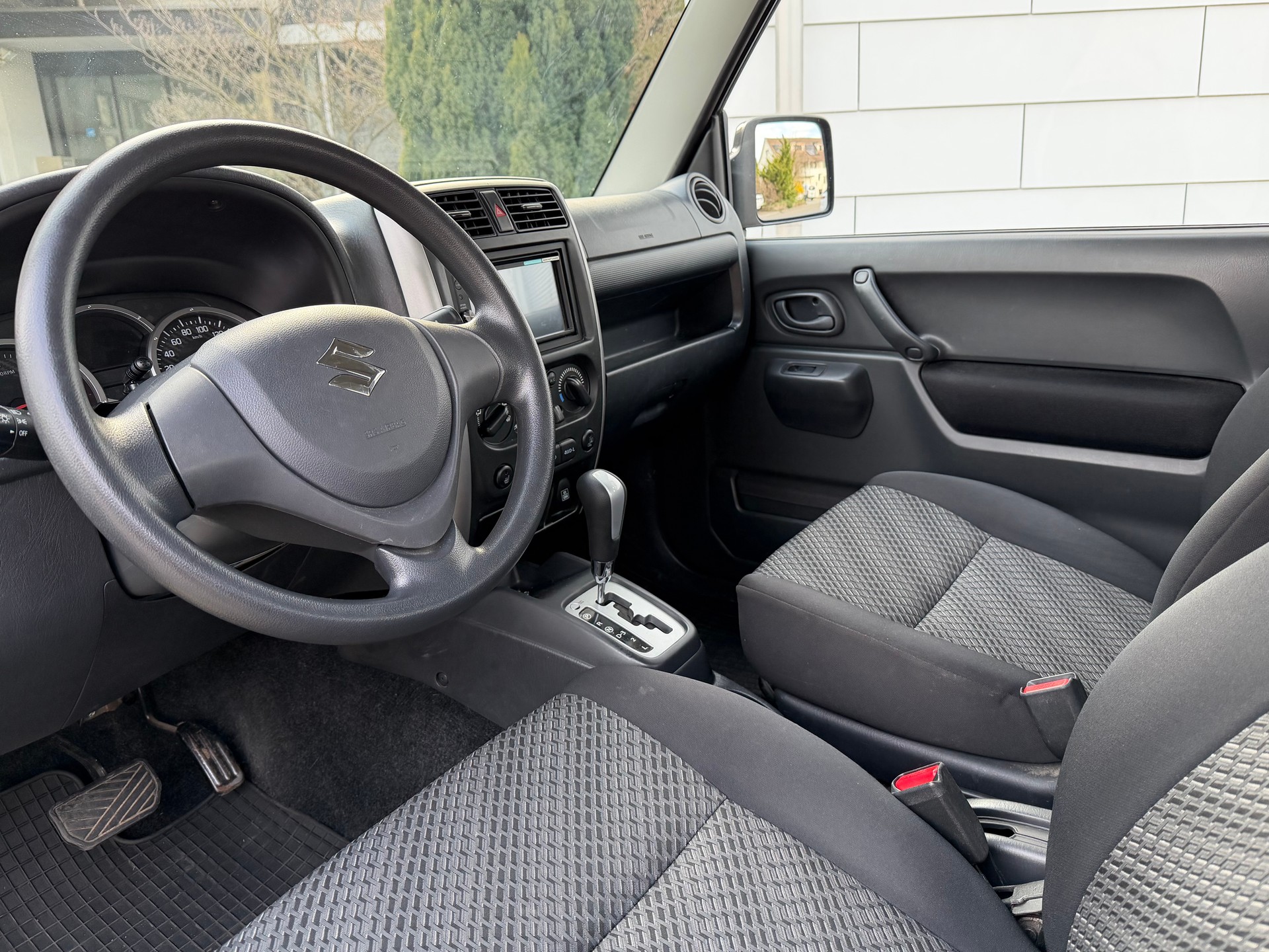 SUZUKI Jimny 1.3 4x4 16V Compact Top Automatic 4-Plätzer *Top-Ausstattung*aus 1. Hand*Servicegepflegt*-image-5