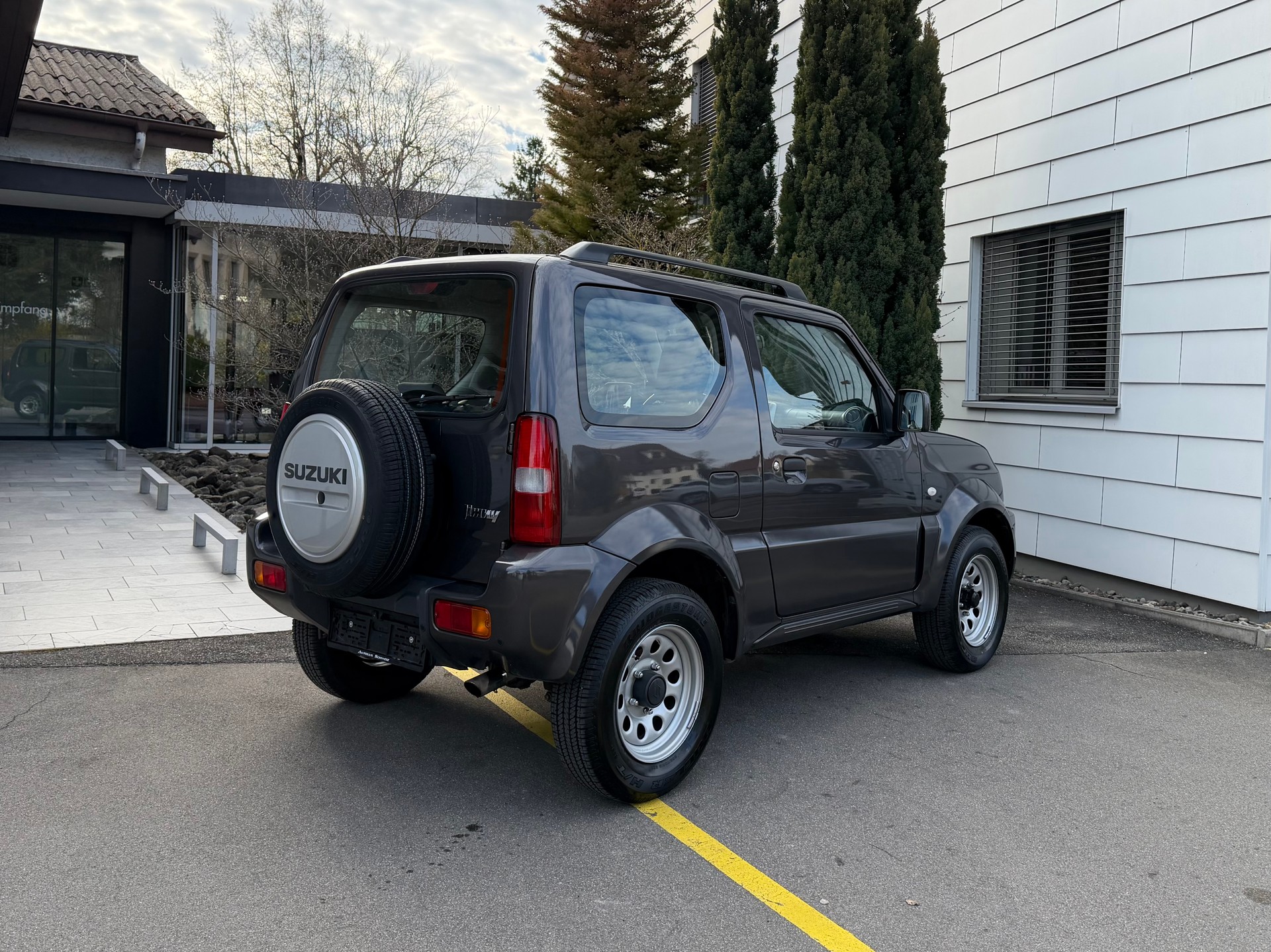 SUZUKI Jimny 1.3 4x4 16V Compact Top Automatic 4-Plätzer *Top-Ausstattung*aus 1. Hand*Servicegepflegt*-image-3