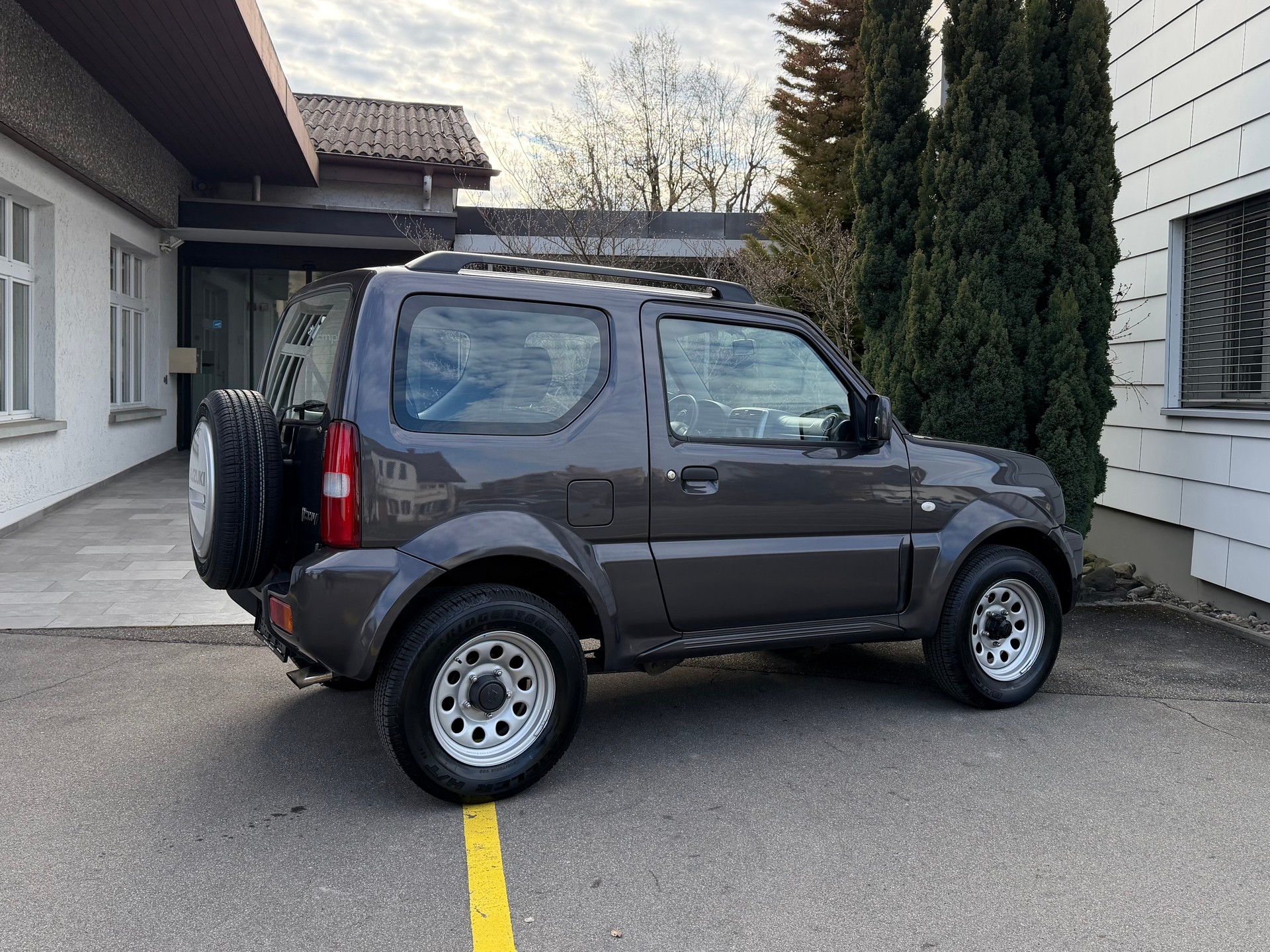 SUZUKI Jimny 1.3 4x4 16V Compact Top Automatic 4-Plätzer *Top-Ausstattung*aus 1. Hand*Servicegepflegt*-image-2