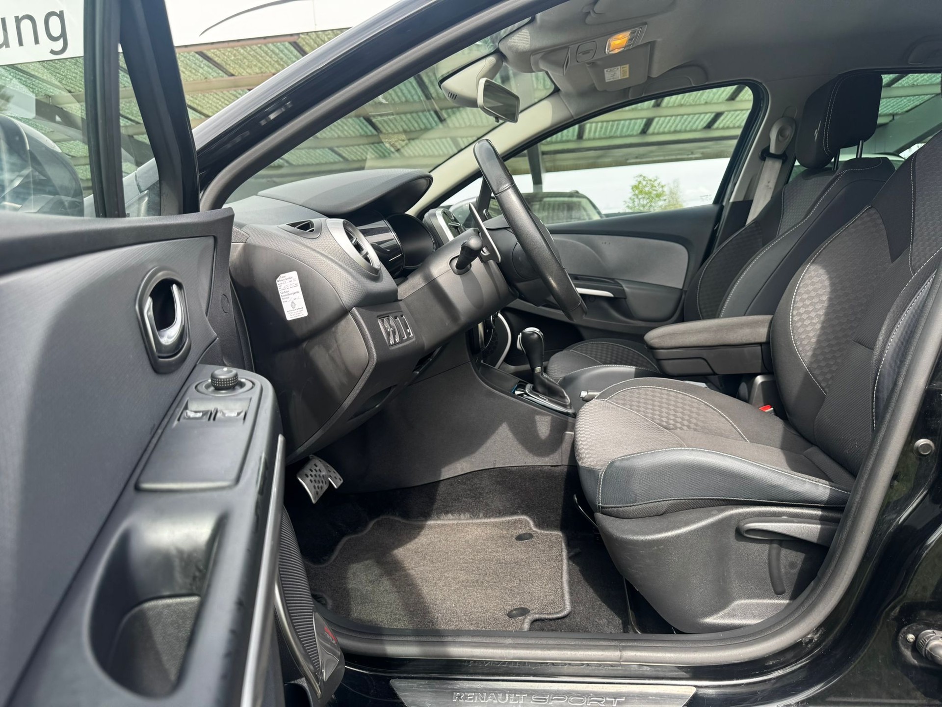 RENAULT CLIO-image-9