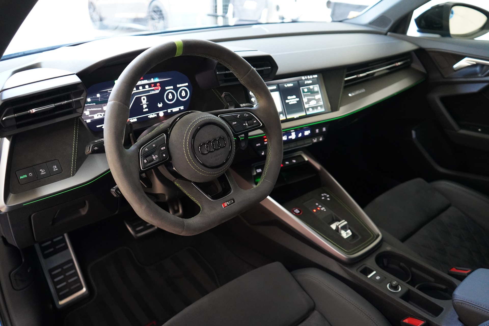 AUDI RS3 Sportback 2.5 TSI quattro S-tronic / Turbo-Blau * APR *-image-15