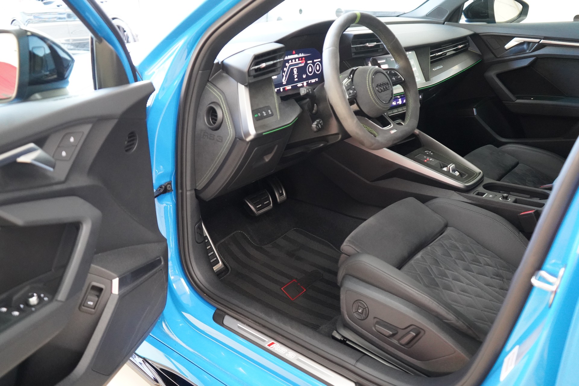AUDI RS3 Sportback 2.5 TSI quattro S-tronic / Turbo-Blau * APR *-image-14