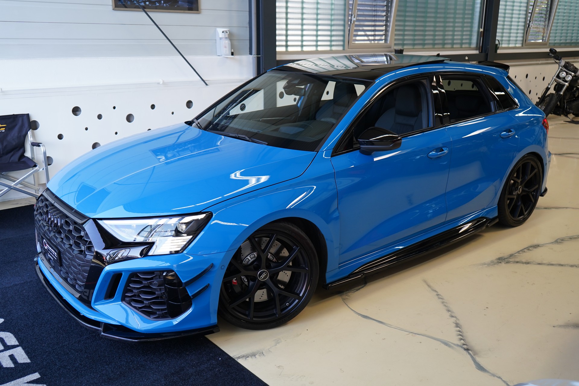AUDI RS3 Sportback 2.5 TSI quattro S-tronic / Turbo-Blau * APR *-showroom-element-2