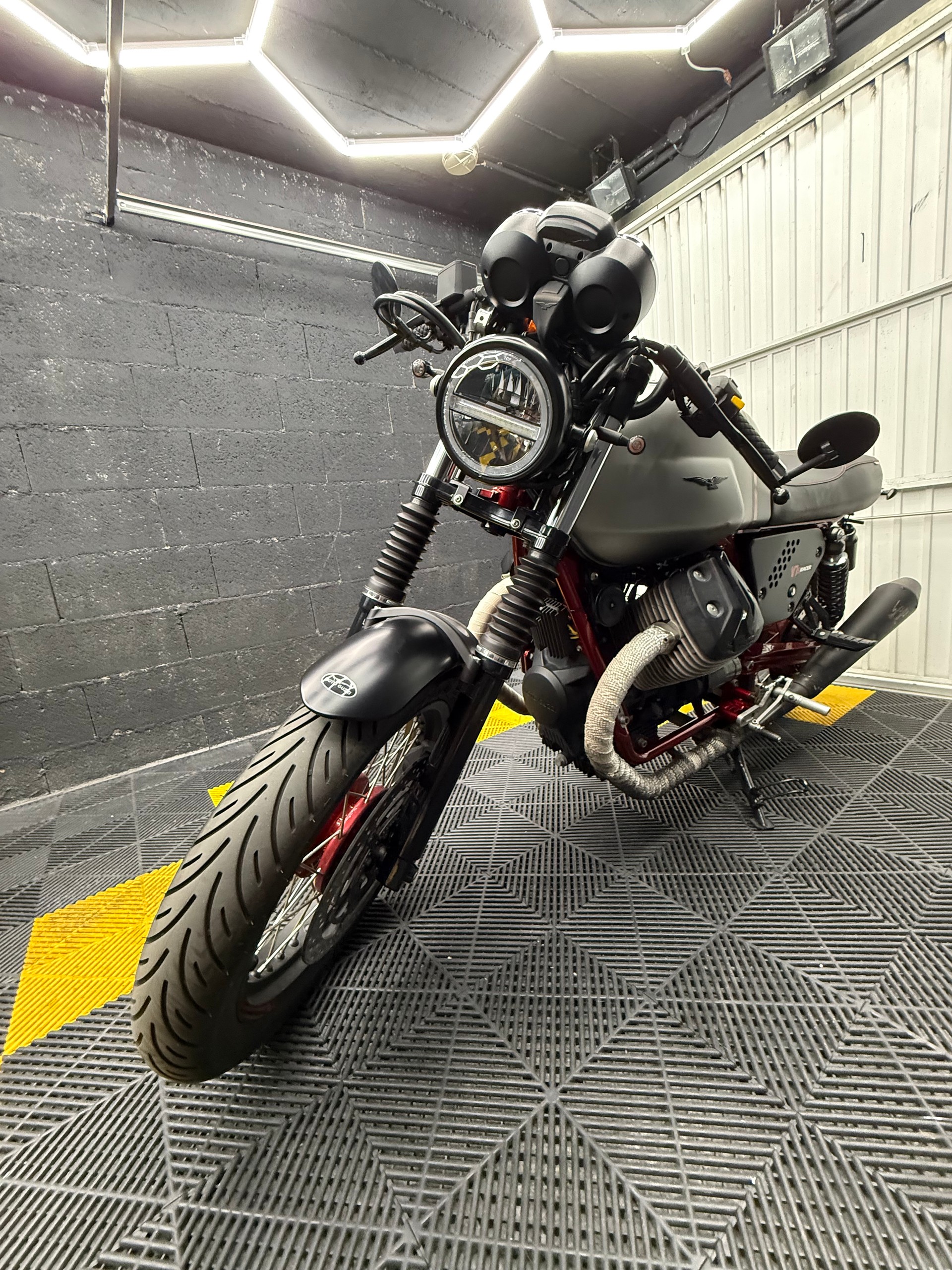 MOTO GUZZI V7 II Racer 750 ABS-image-2