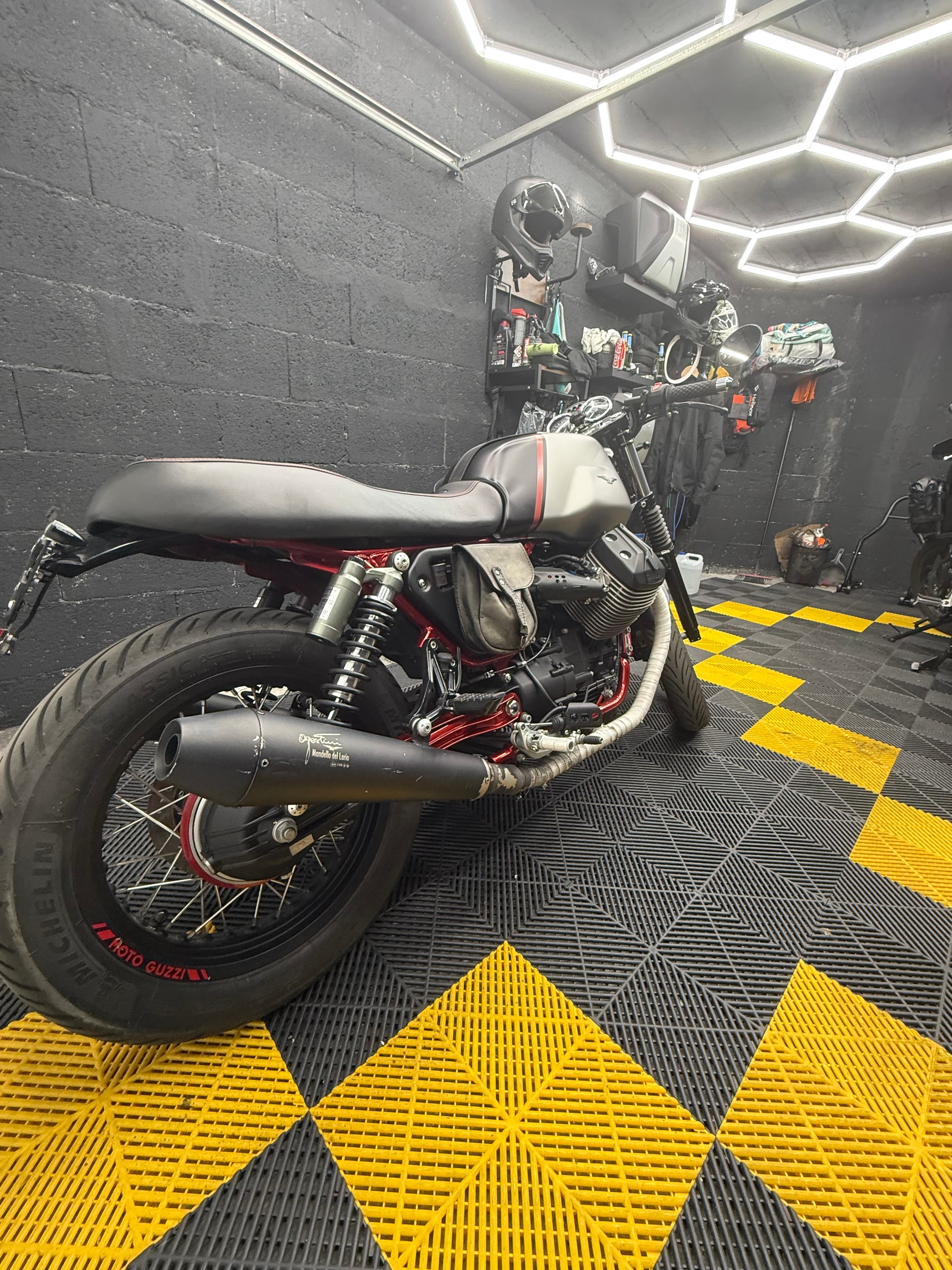 MOTO GUZZI V7 II Racer 750 ABS-image-1