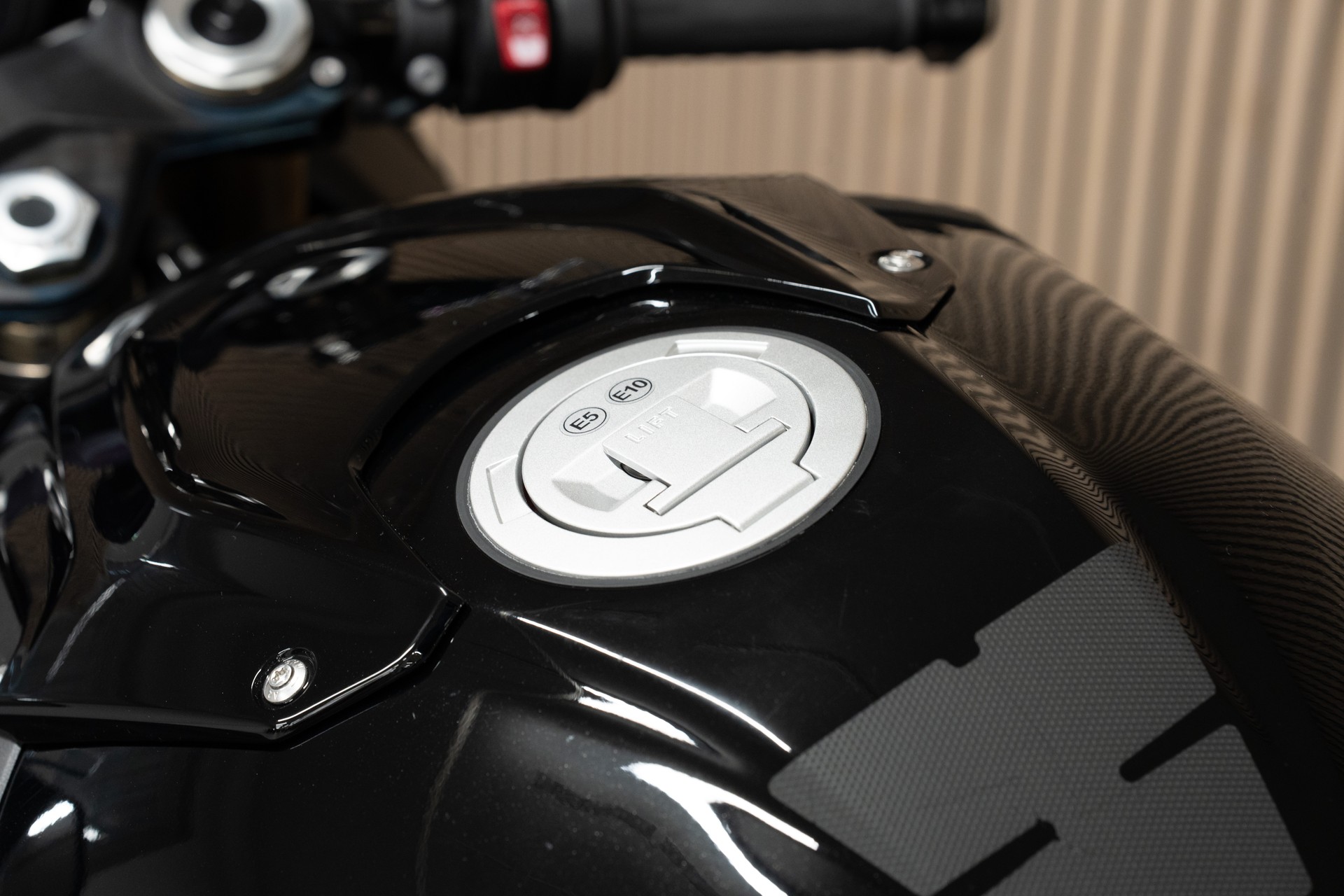 BMW S 1000 RR mit SC Project Endschalldämpfer-image-3
