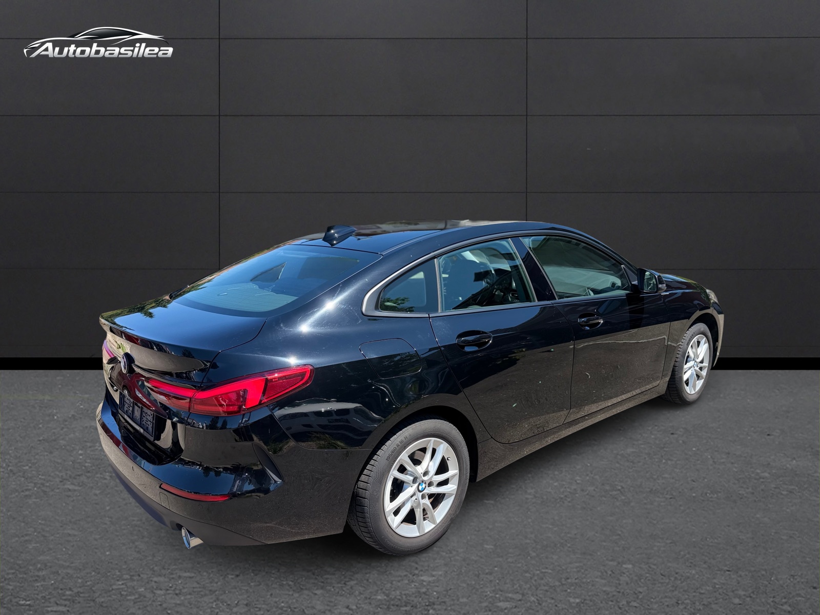 BMW 218d Gran Coupé Sport Line-image-4