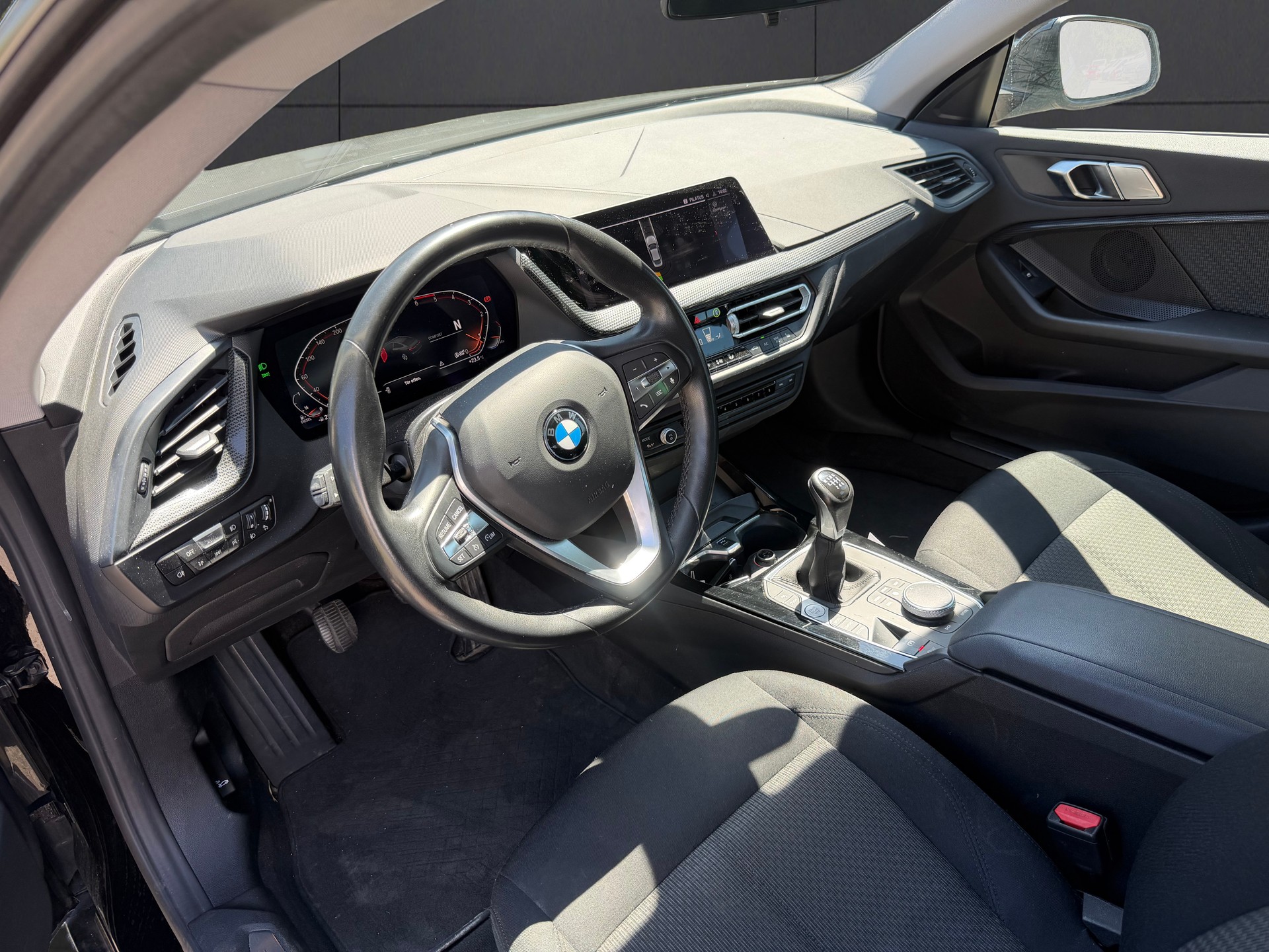 BMW 218d Gran Coupé Sport Line-image-9