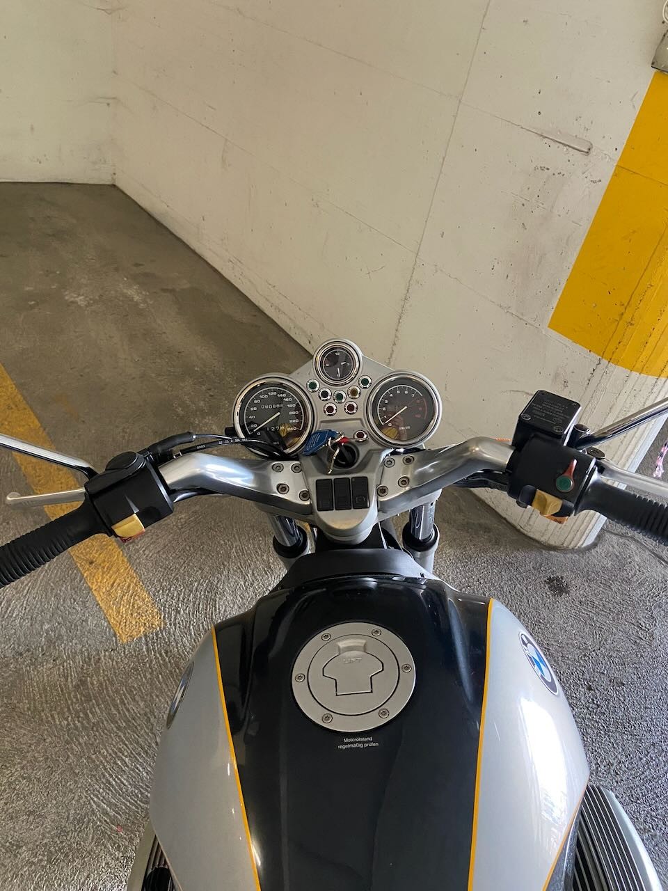 BMW R-image-2