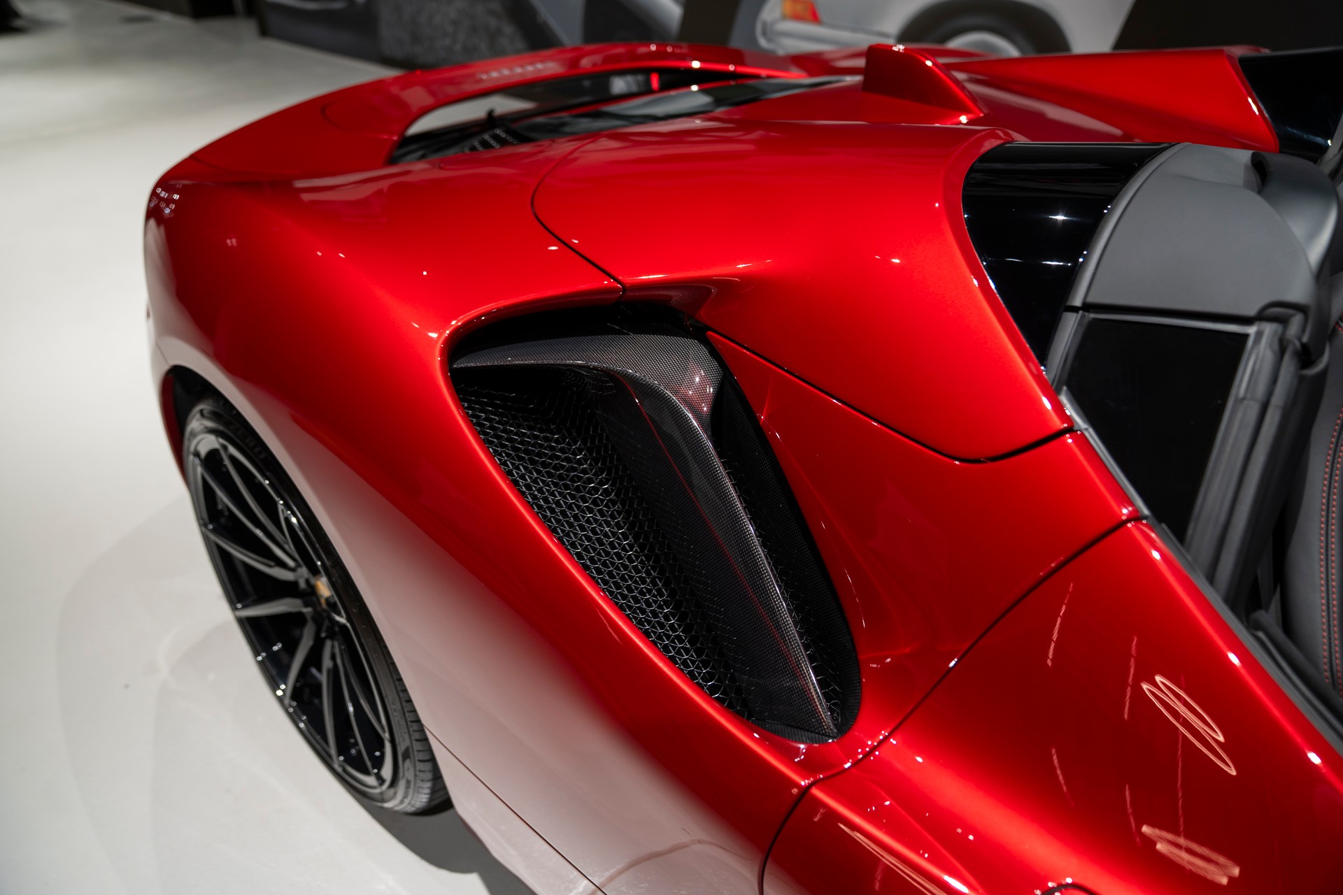 FERRARI SF90 Spider-image-9
