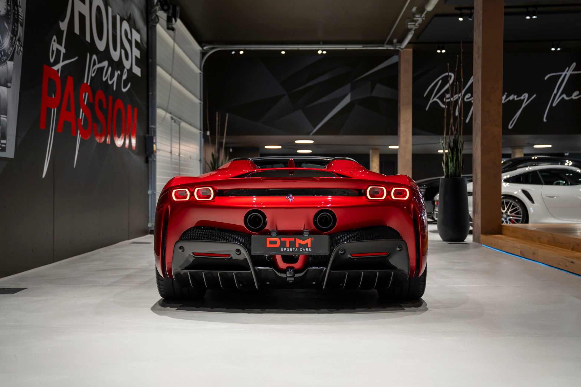 FERRARI SF90 Spider-showroom-element-3