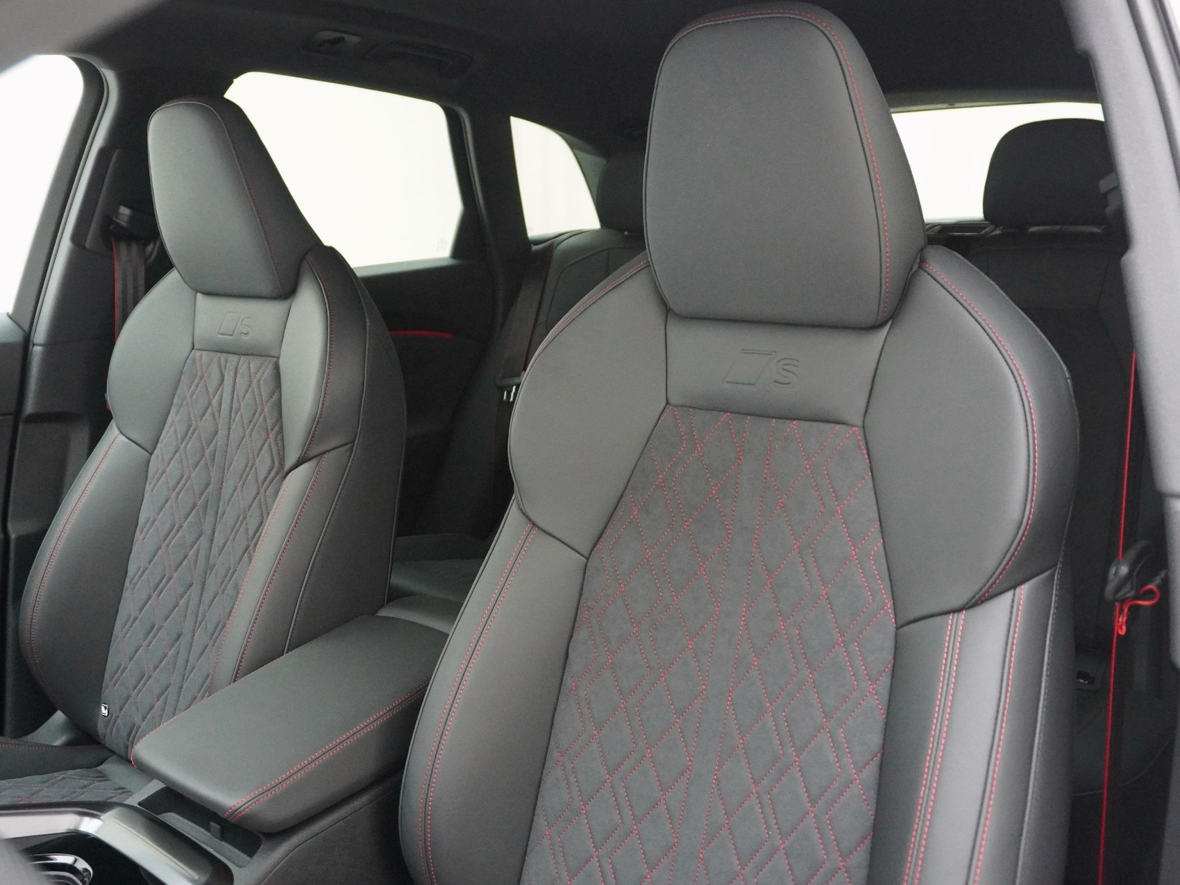 AUDI Q5 2.0 TDI S line quattro S-Tronic-image-13