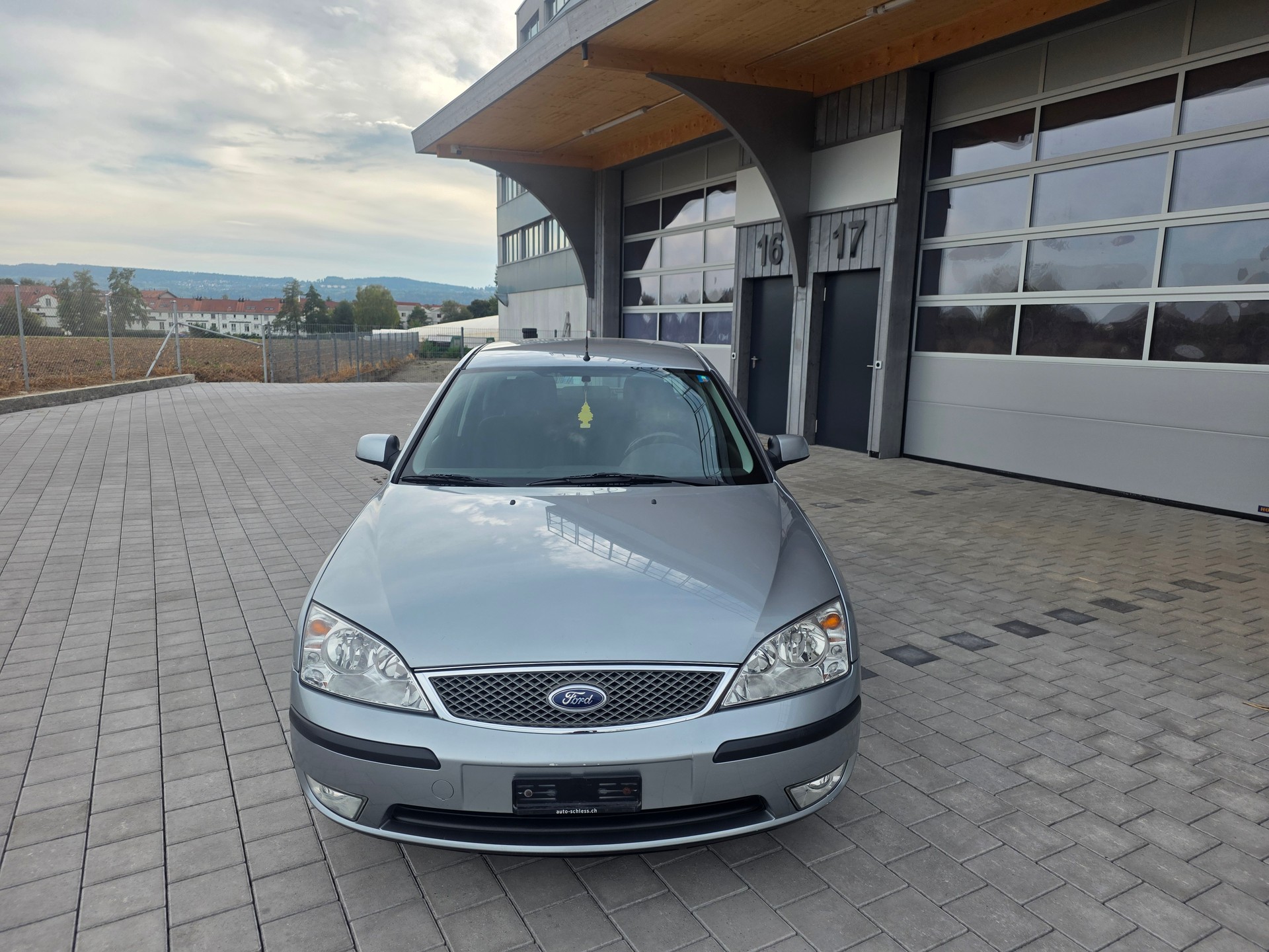 FORD Mondeo 2.5i V6 24V Ghia-image-1