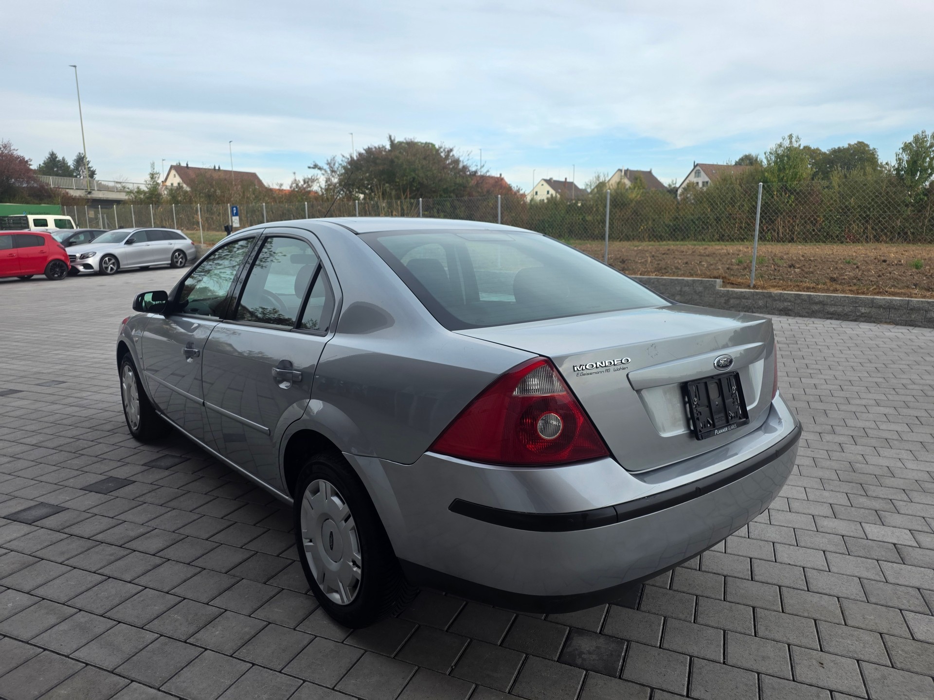 FORD Mondeo 2.5i V6 24V Ghia-image-6