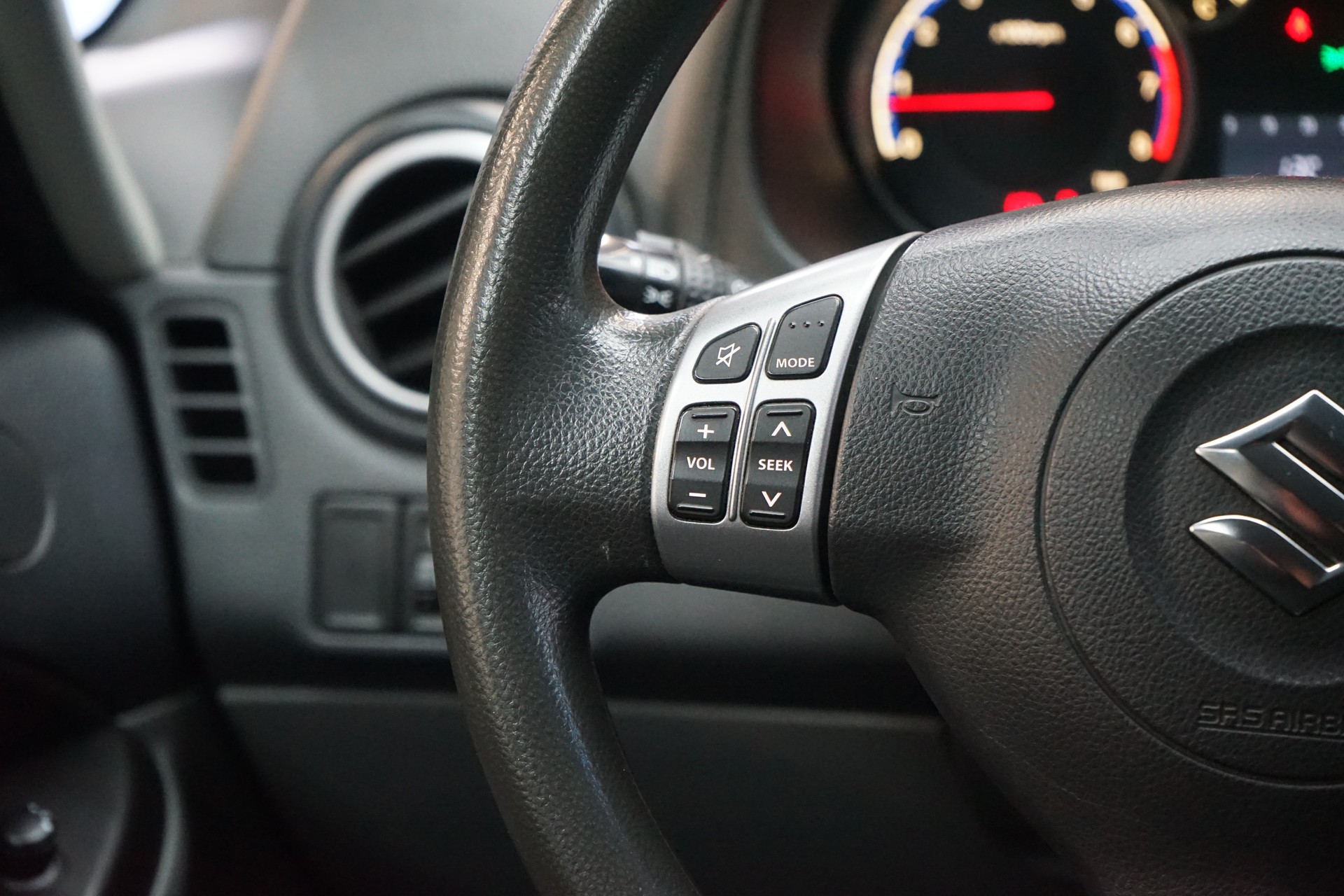 SUZUKI SX4 1.6 16V GL Top 4WD-image-8