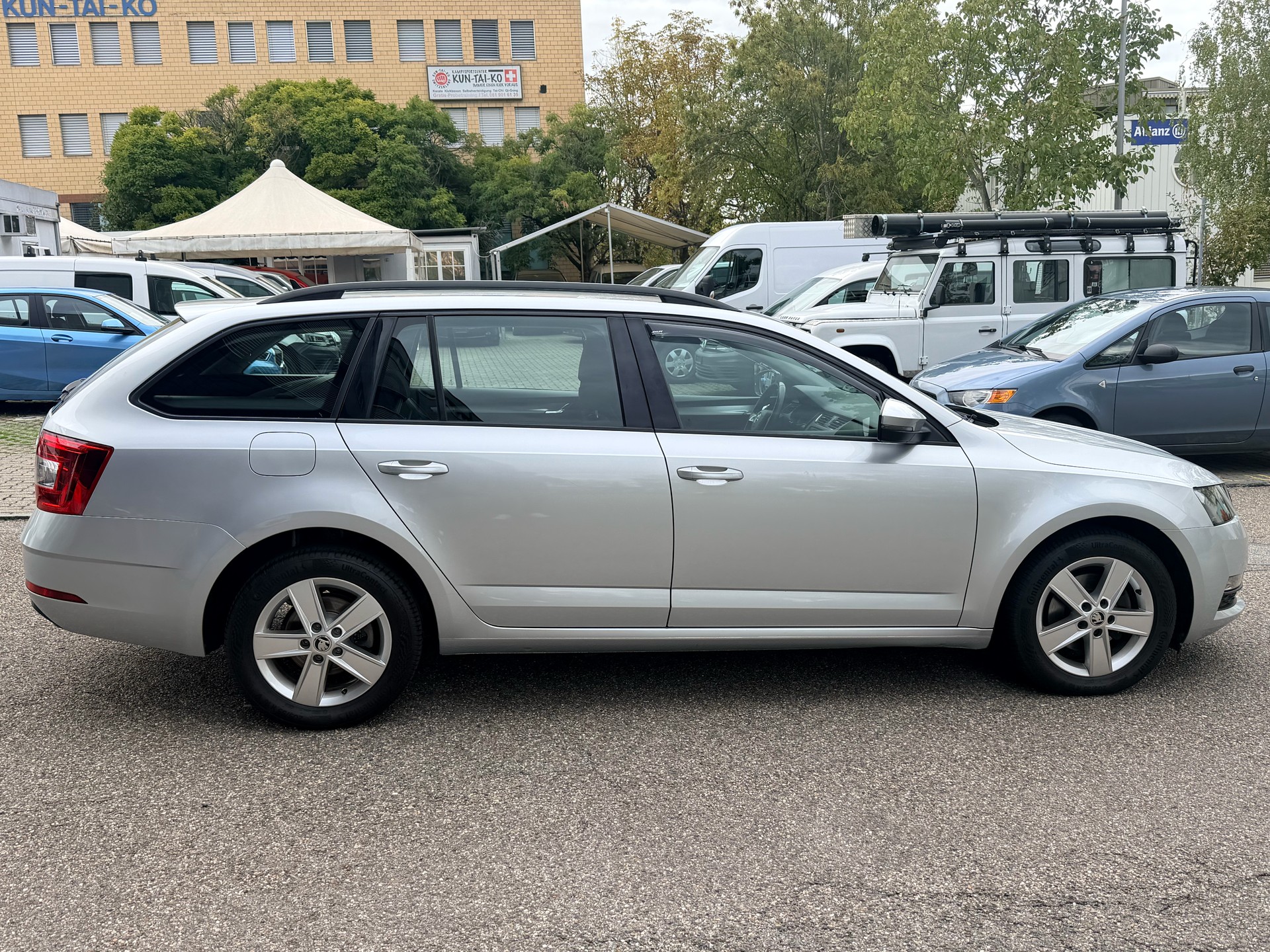 SKODA Octavia Combi 2.0 TDI Ambition 4x4 DSG-showroom-element-1