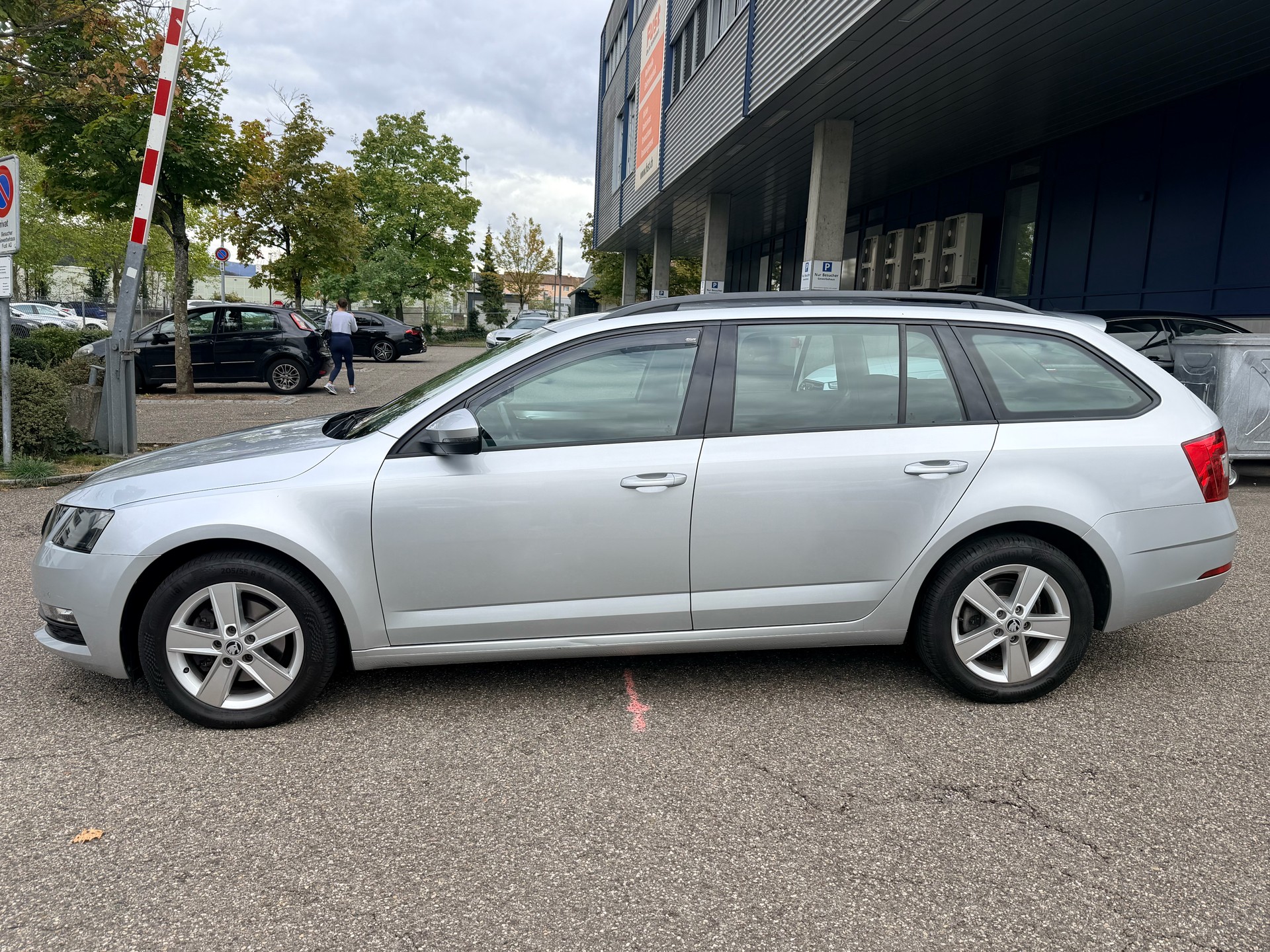 SKODA Octavia Combi 2.0 TDI Ambition 4x4 DSG-image-5