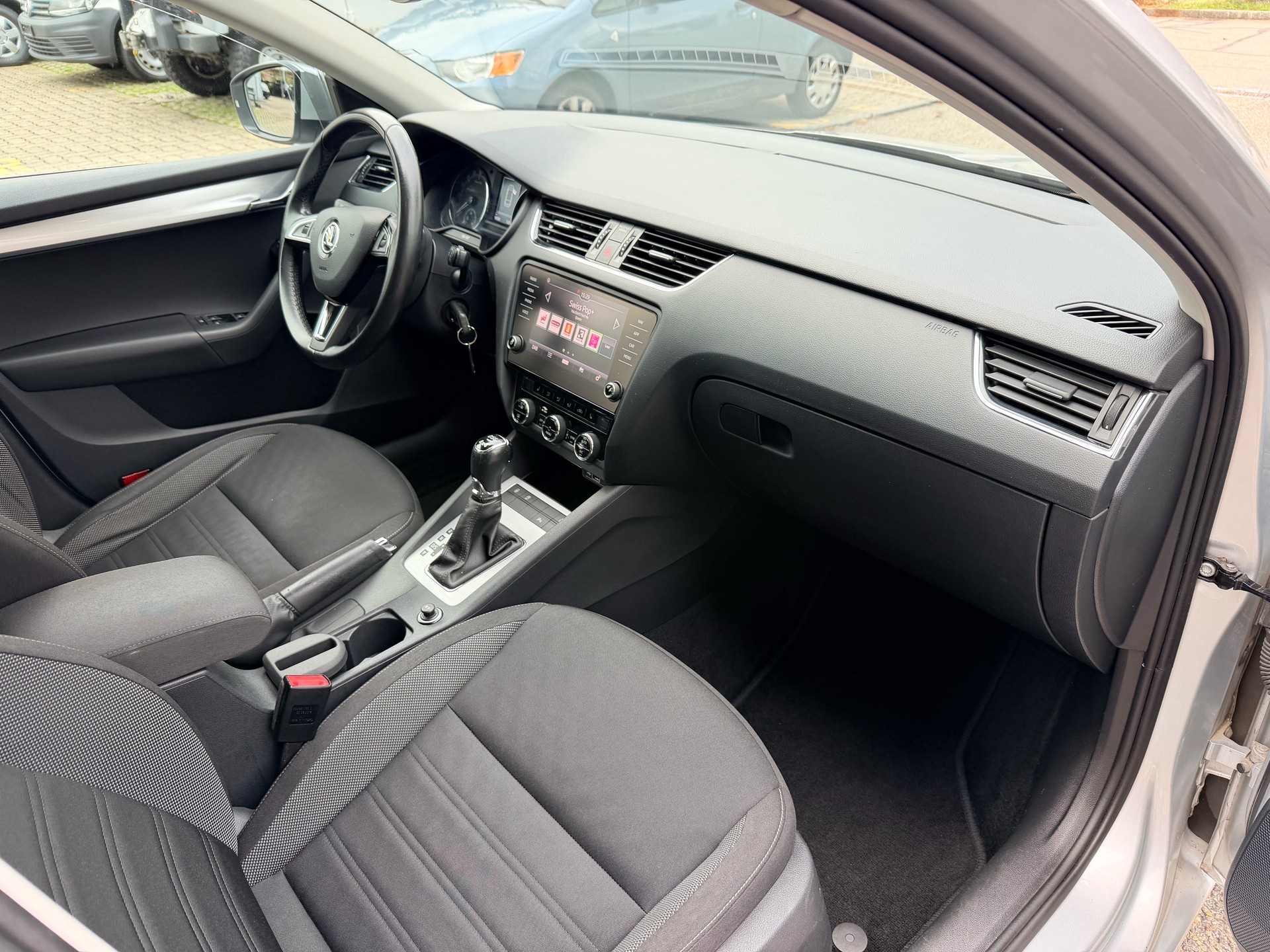 SKODA Octavia Combi 2.0 TDI Ambition 4x4 DSG-image-9