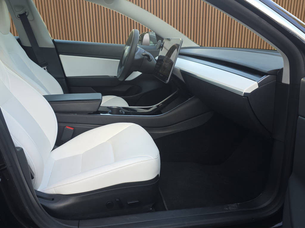 TESLA Model 3 Standart Range Plus-image-13