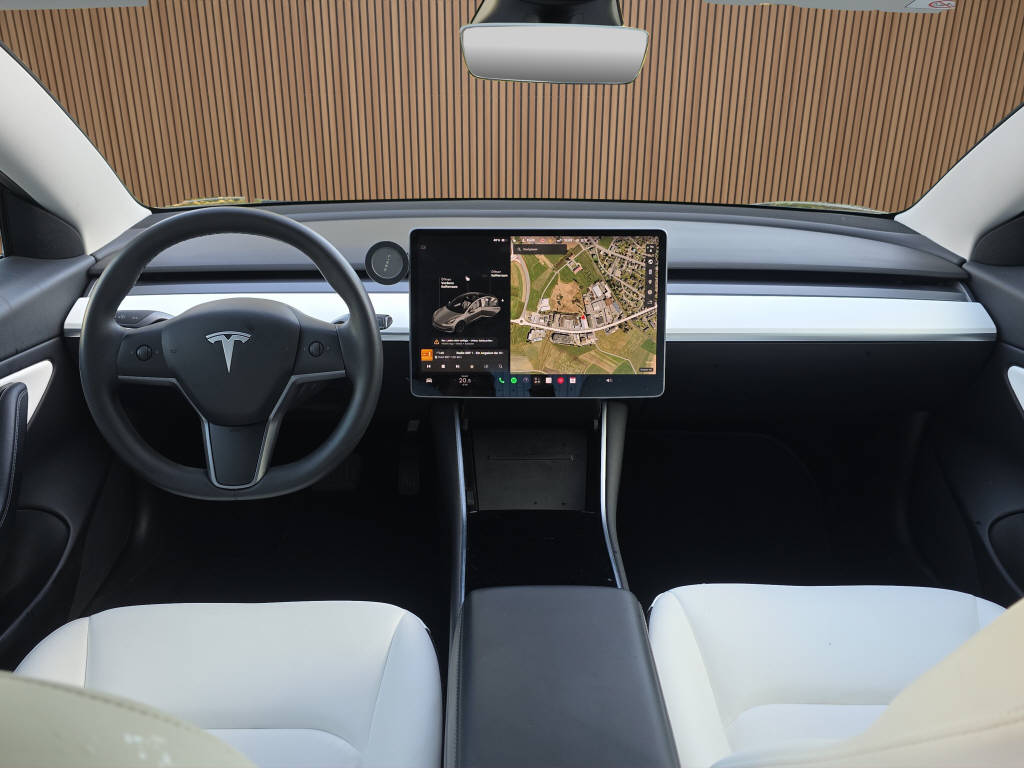 TESLA Model 3 Standart Range Plus-image-16