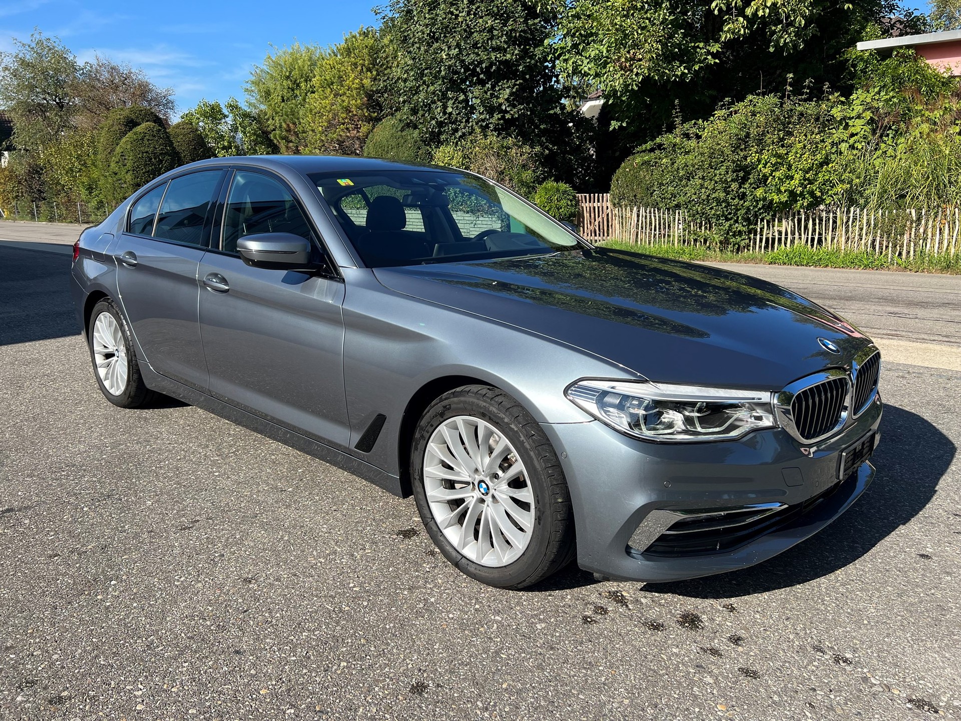 BMW 520d xDrive Essential Edition Steptronic-image-1