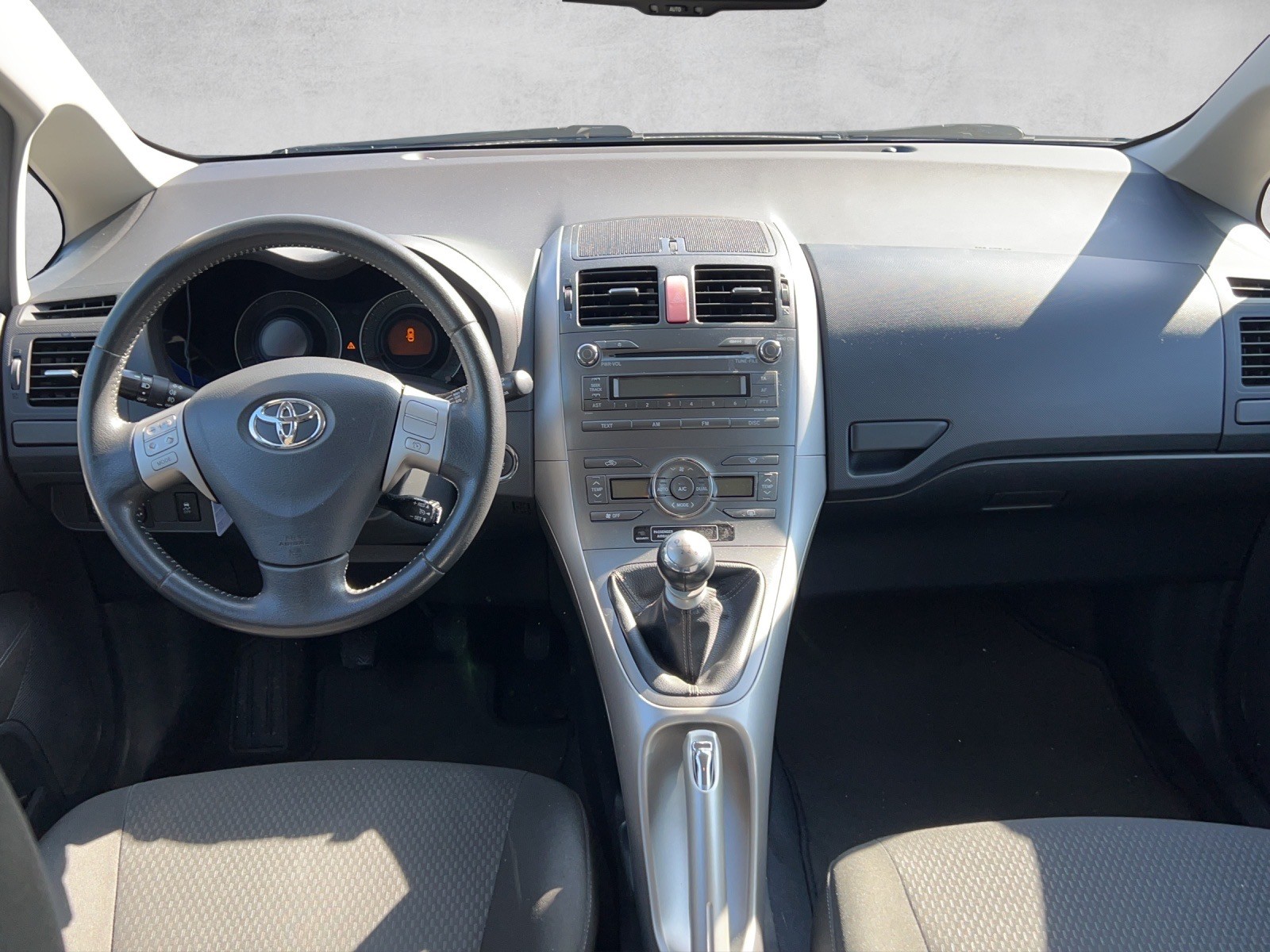 TOYOTA Auris 2.2 D-4D CleanPower Linea Sol Premium-image-8
