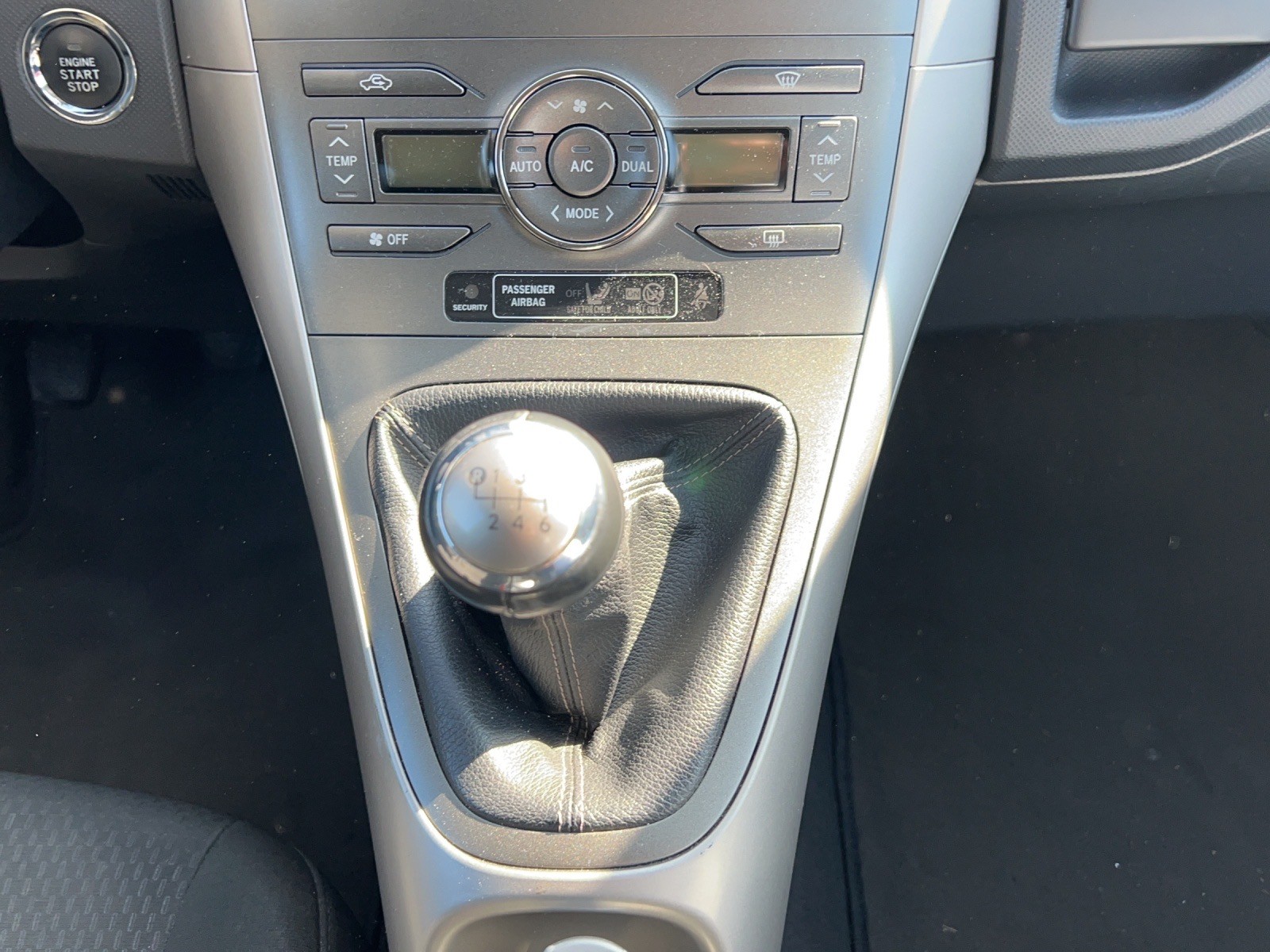 TOYOTA Auris 2.2 D-4D CleanPower Linea Sol Premium-image-11
