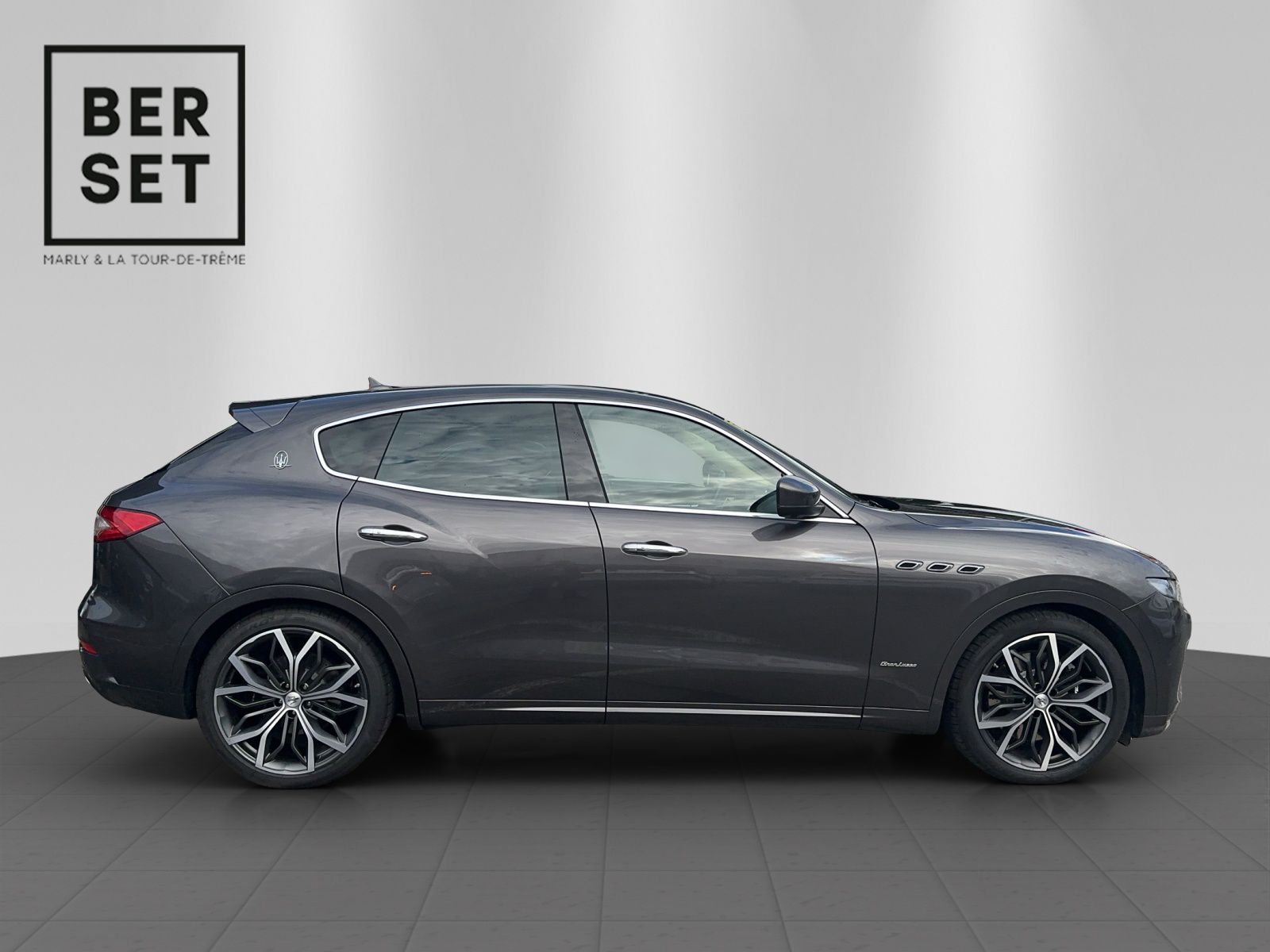MASERATI Levante 3.0 V6 GranLusso-showroom-element-2