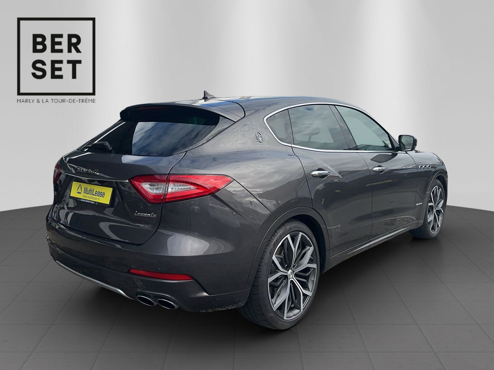 MASERATI Levante 3.0 V6 GranLusso-showroom-element-3