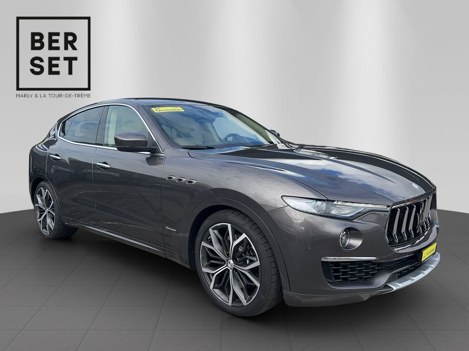 MASERATI Levante 3.0 V6 GranLusso-showroom-element-1