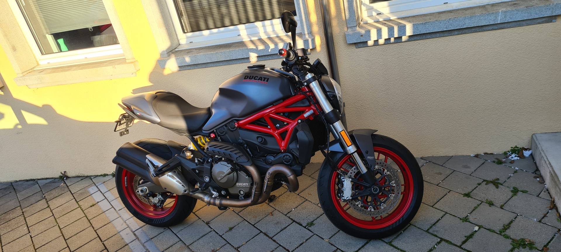 DUCATI Monster 821-image-0