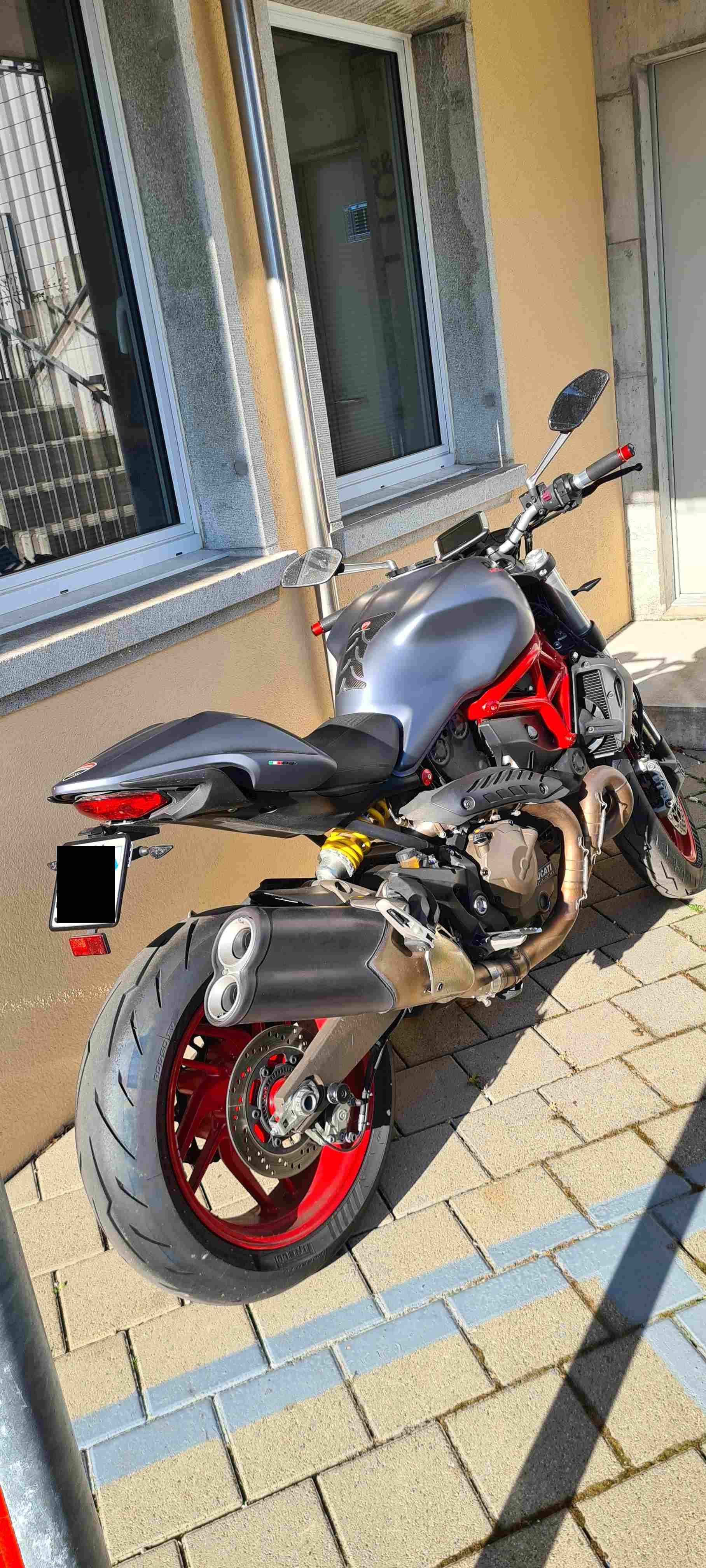 DUCATI Monster 821-image-1