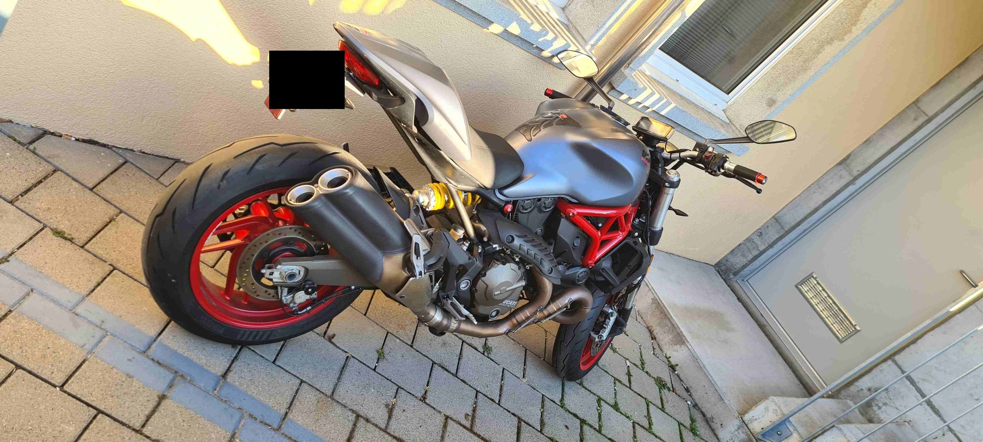 DUCATI Monster 821-image-2