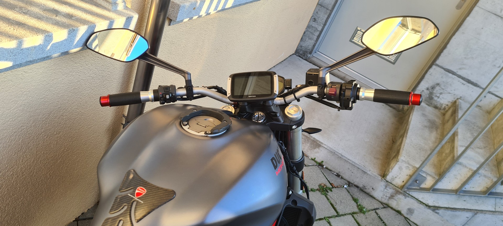 DUCATI Monster 821-image-9