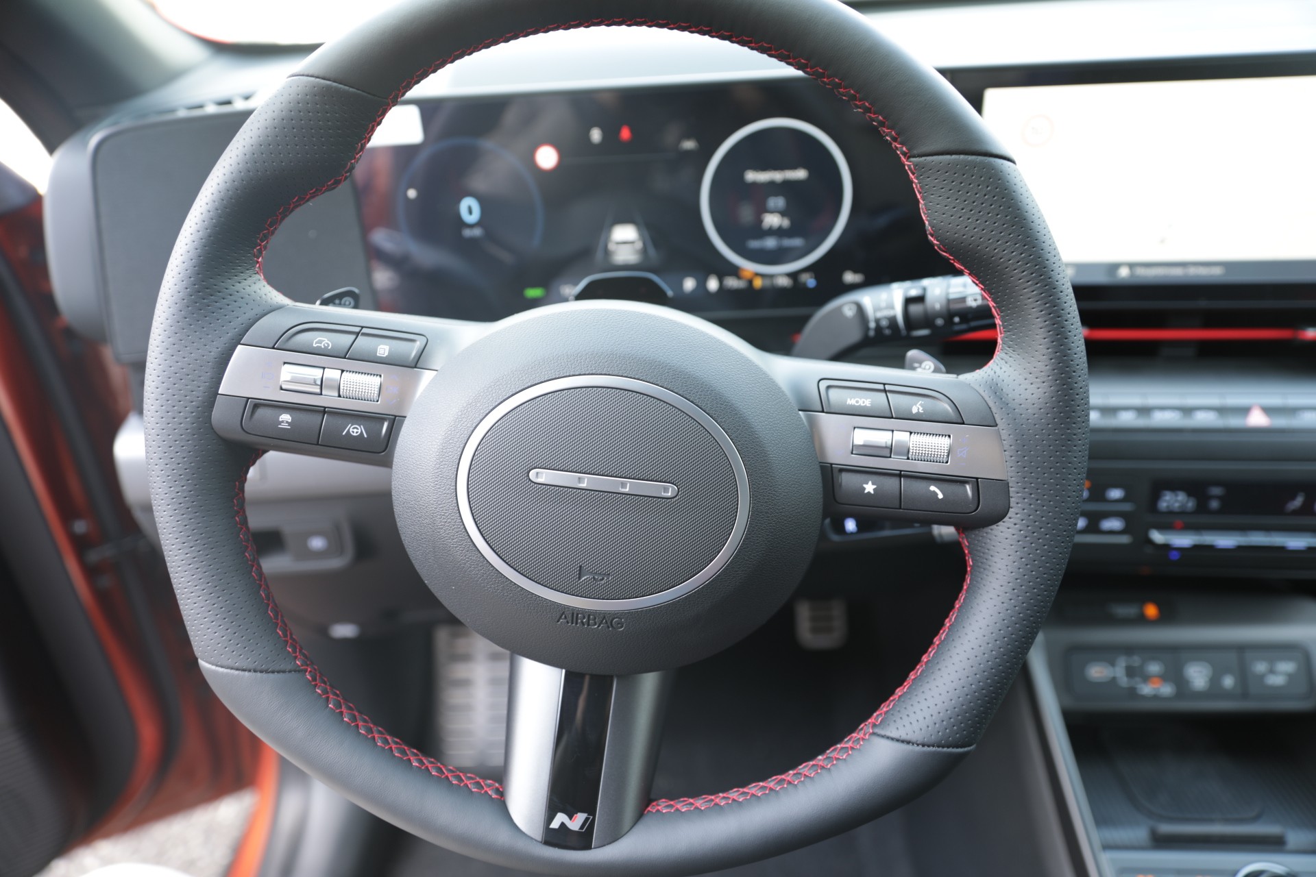 HYUNDAI Kona EV 65.4 kWh N Line-image-12