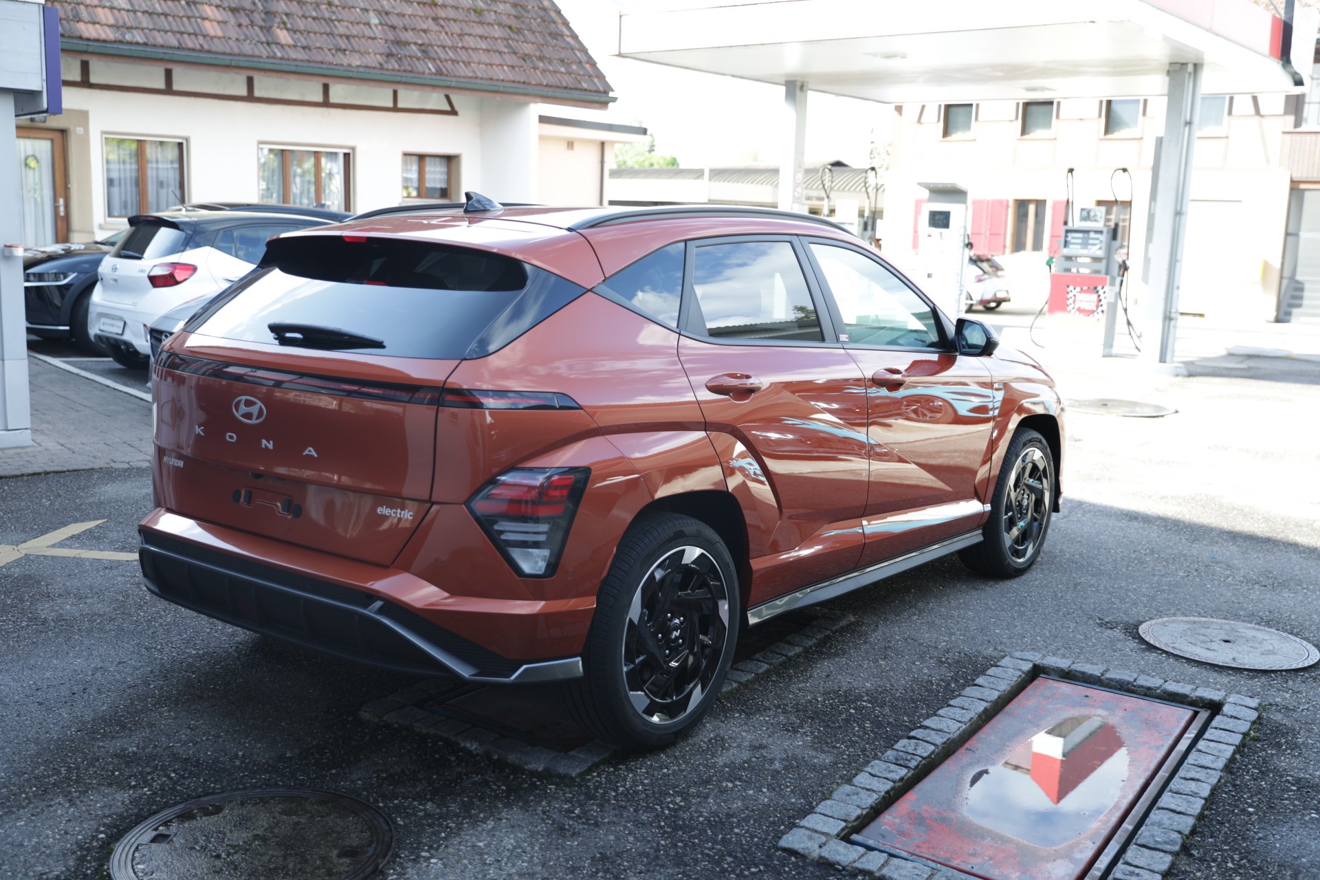 HYUNDAI Kona EV 65.4 kWh N Line-showroom-element-2