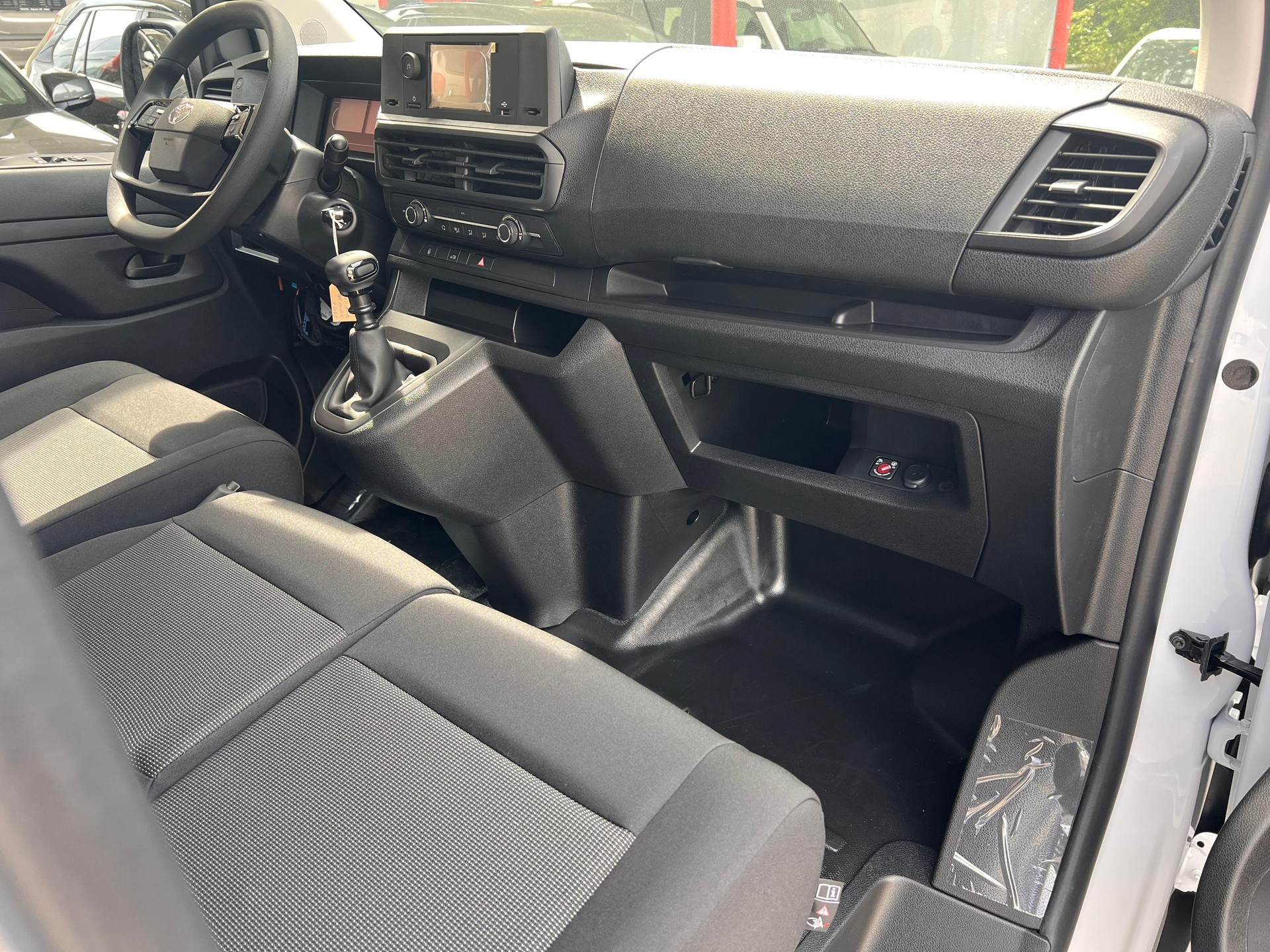 TOYOTA PROACE Van L1 1.5 D Active-image-11
