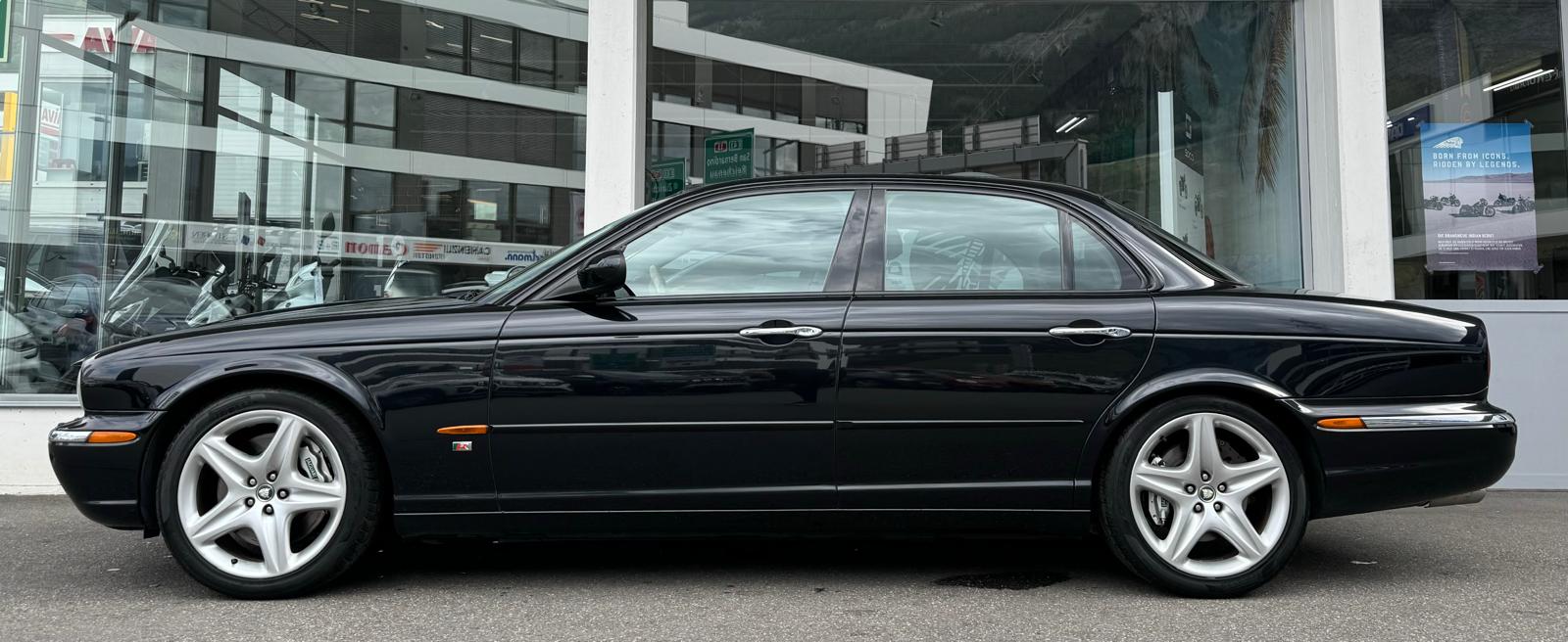 JAGUAR XJR 4.2 V8 S/C-showroom-element-2