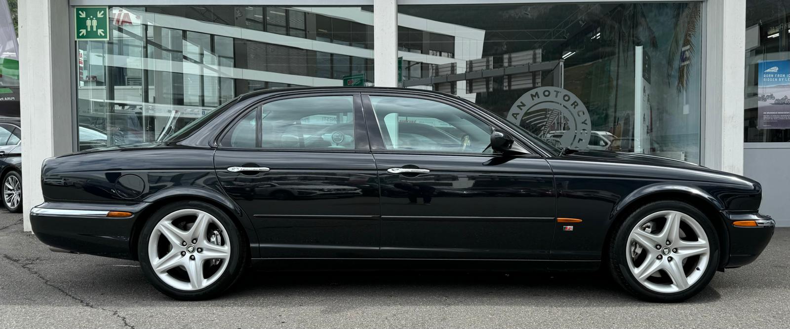 JAGUAR XJR 4.2 V8 S/C-showroom-element-1