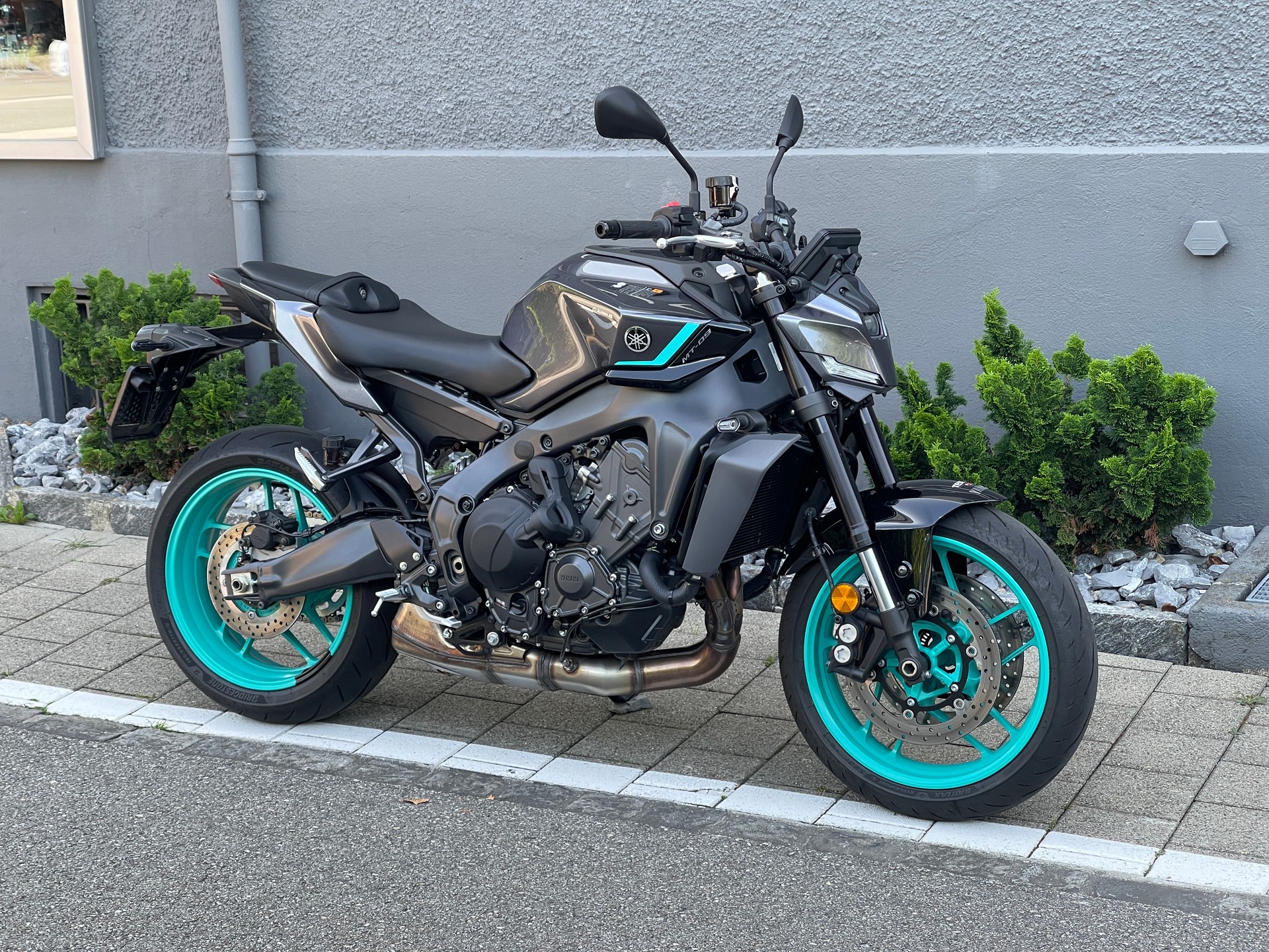 YAMAHA MT-09 Y-AMT Vorführmodell-image-1