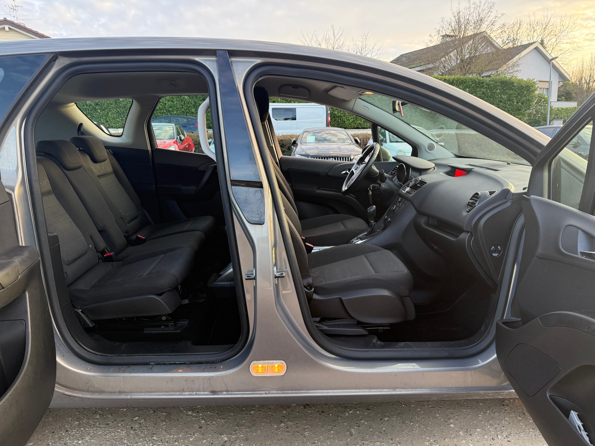 OPEL Meriva 1.7 CDTi Cosmo Automatic-image-13