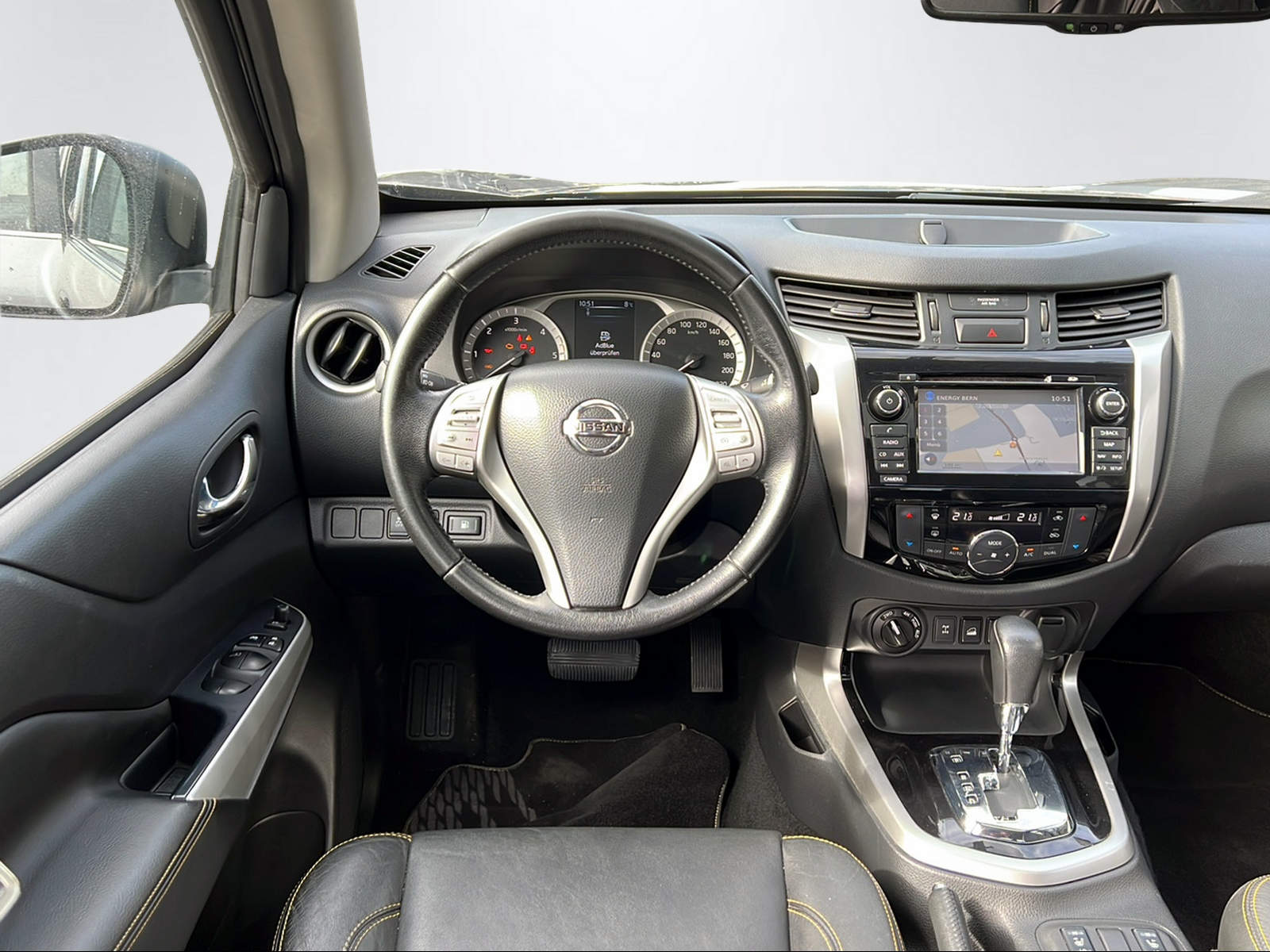 NISSAN Navara 2.3 dCi Double Cab AT32 N-Guard-image-12