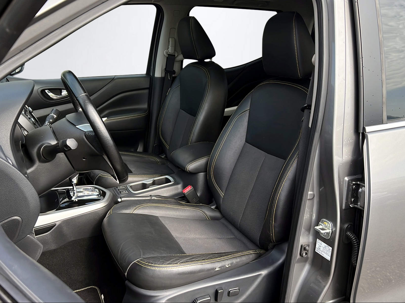 NISSAN Navara 2.3 dCi Double Cab AT32 N-Guard-image-14