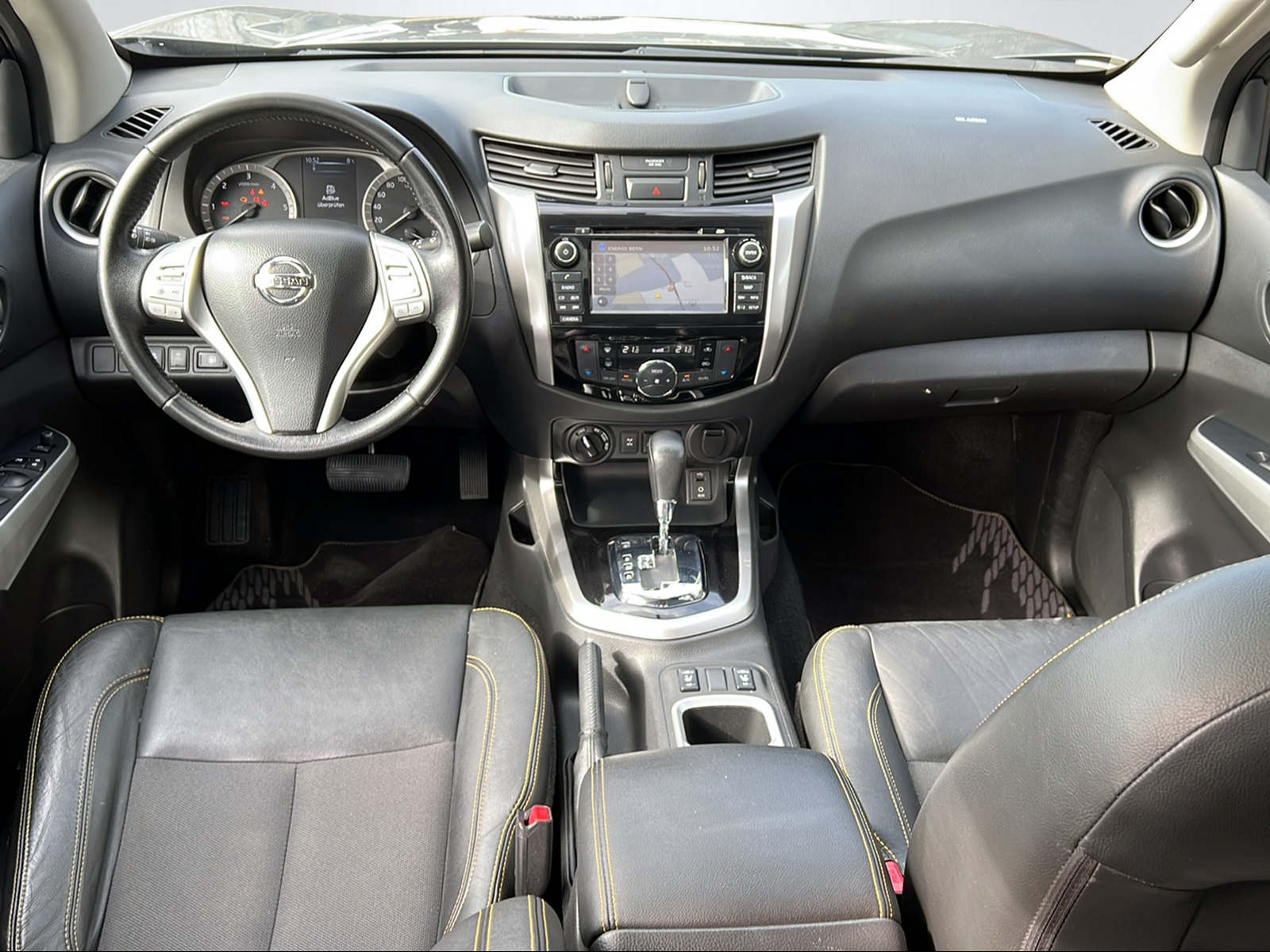 NISSAN Navara 2.3 dCi Double Cab AT32 N-Guard-image-11